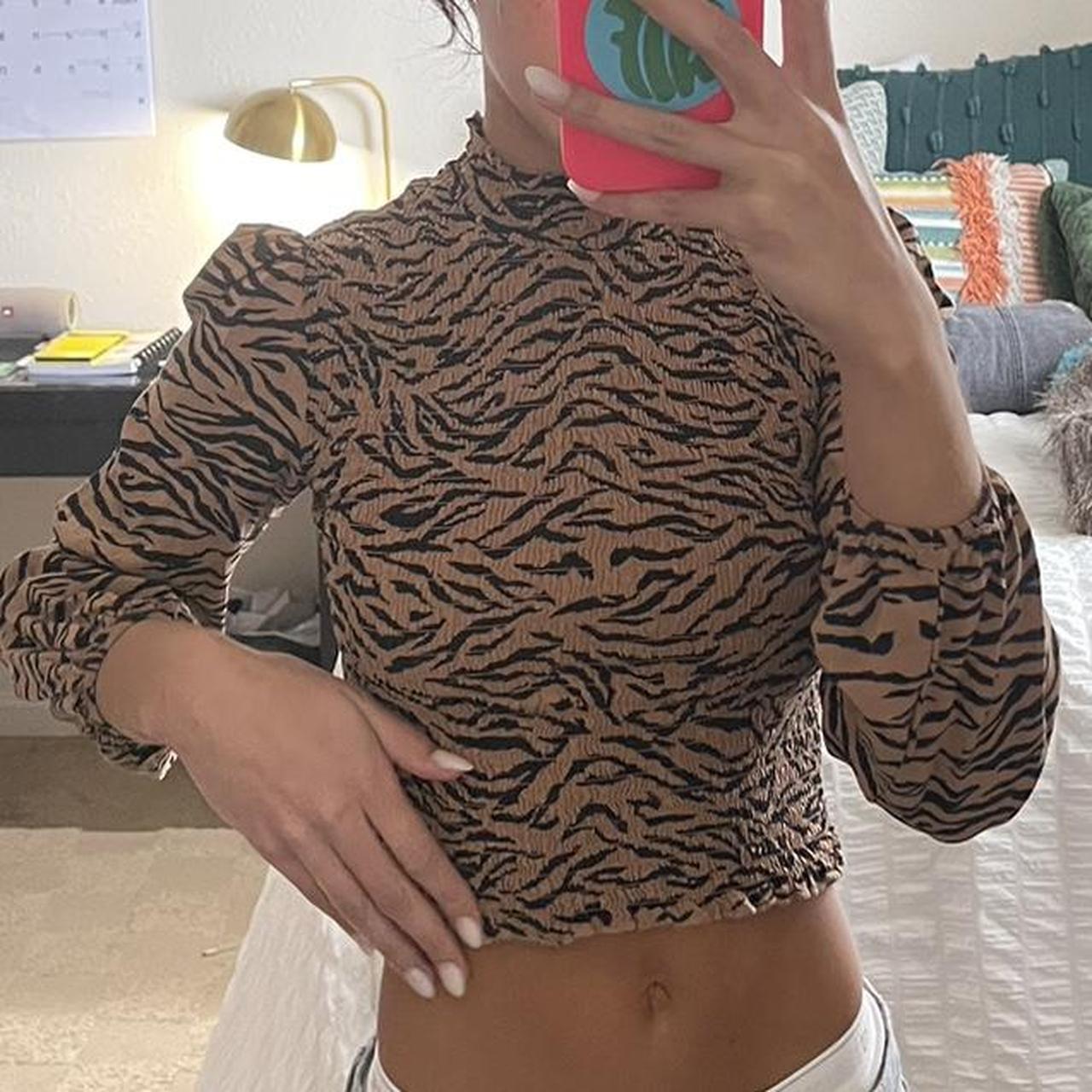 Petite Black Leopard Mesh Long Sleeve Crop Top