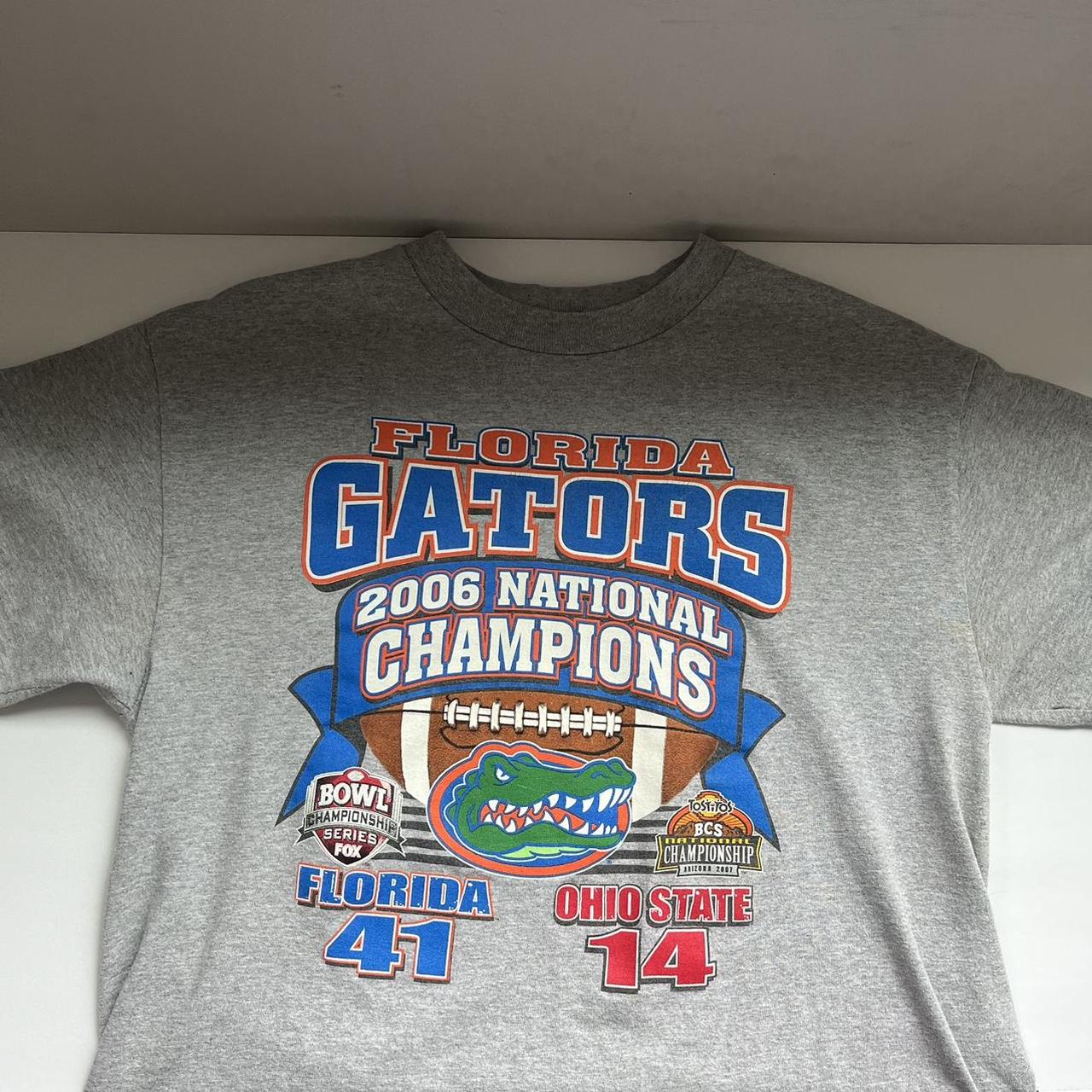 FLORIDA GATORS 2006 NATIONAL CHAMPIONS FOOTBALL T-SHIRT ( X-LARGE )