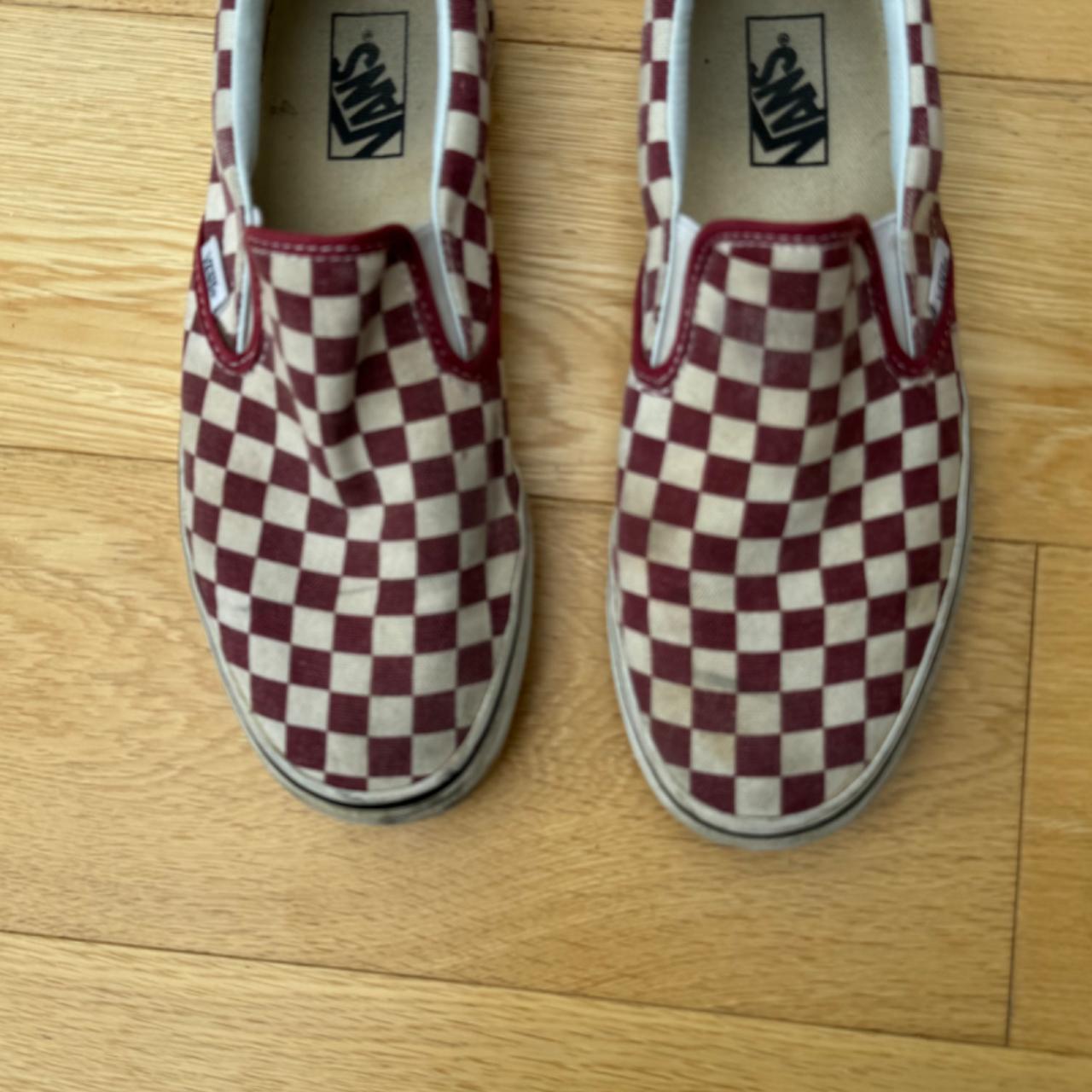 Apple and fashion white checkered vans