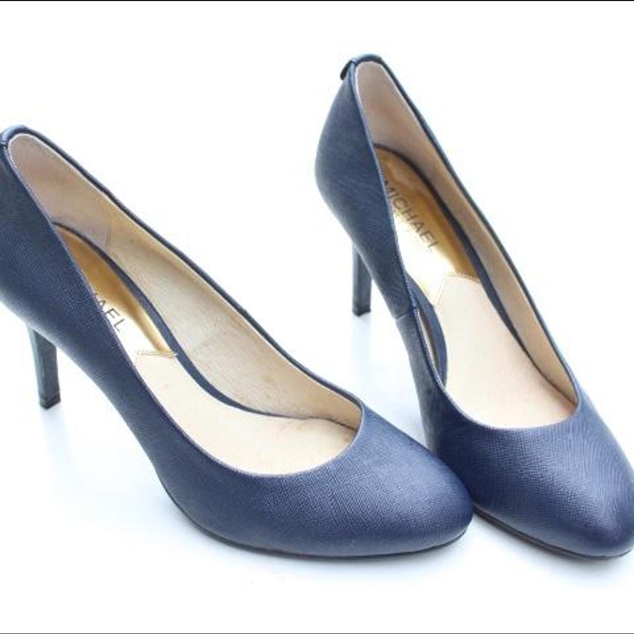 Michael kors navy deals pumps