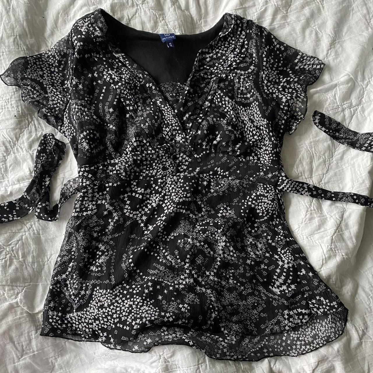 Black and white floral blouse Little details that... - Depop