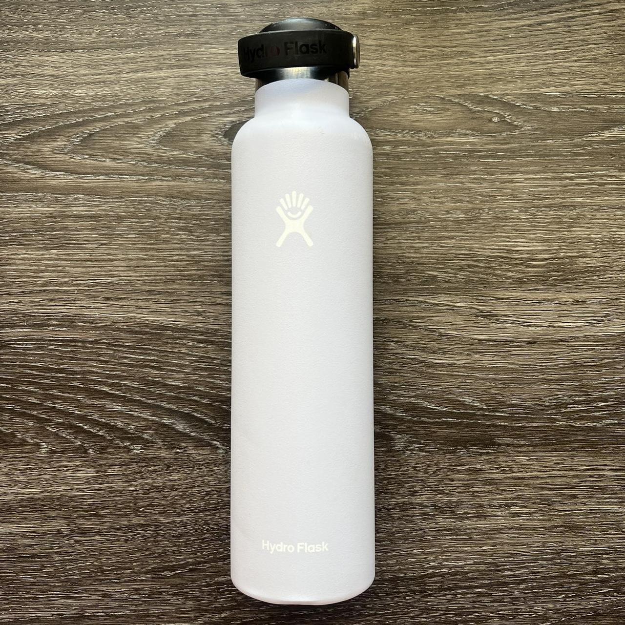 Silver 24 oz hydroflask with blue bottom - Depop