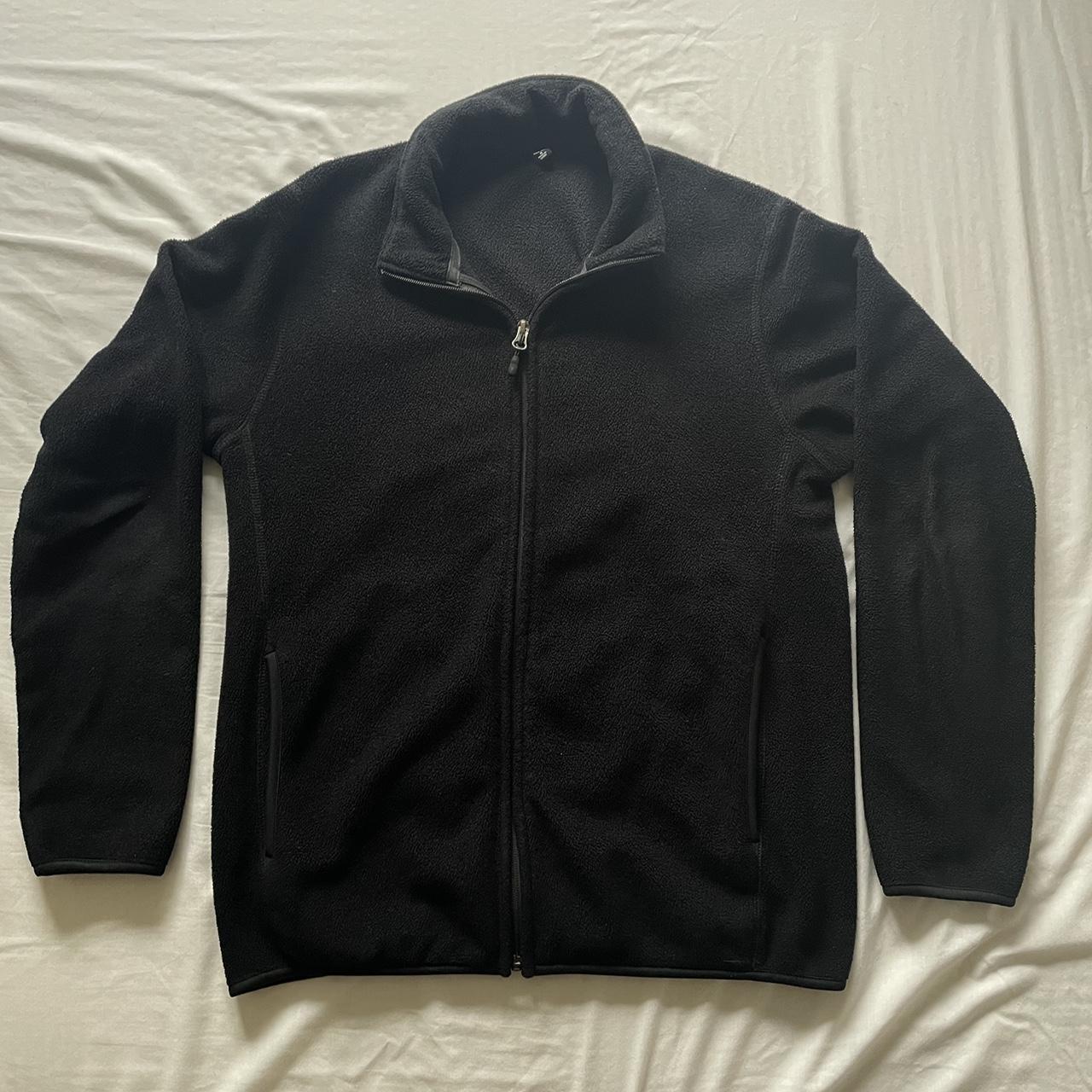 Uniqlo Fleece Jacket Black in colour Medium in size - Depop