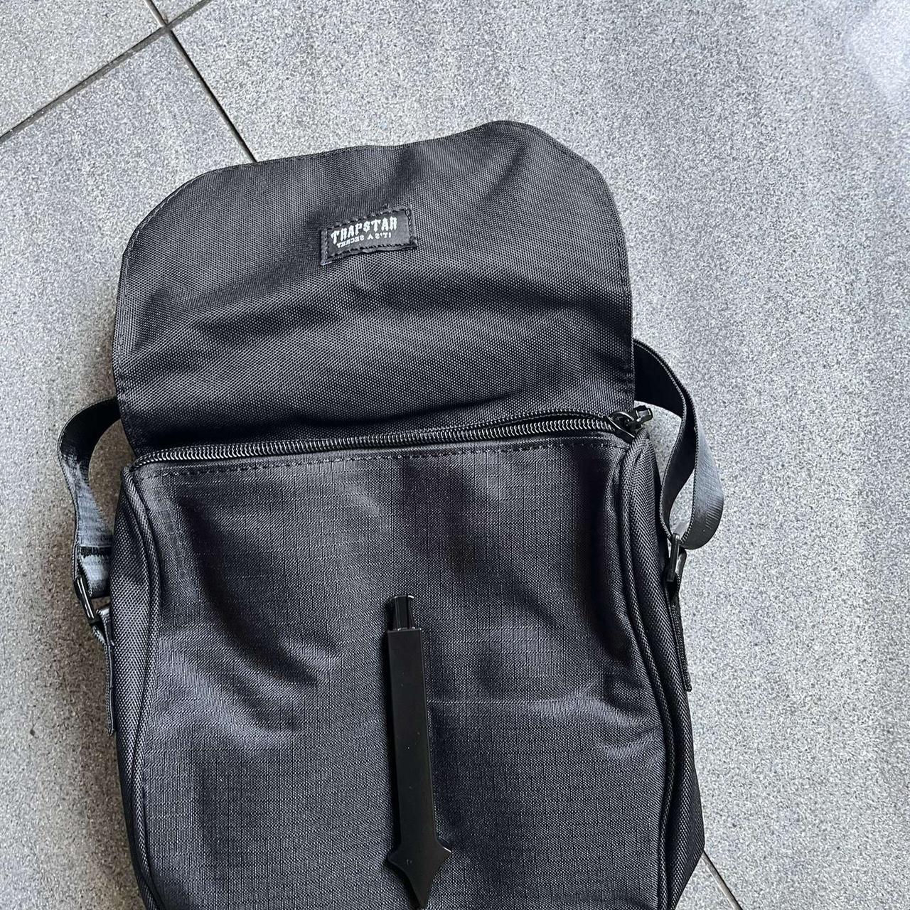 Bolso Trapstar Cobra T Para Hombre - Negro Con Plateado