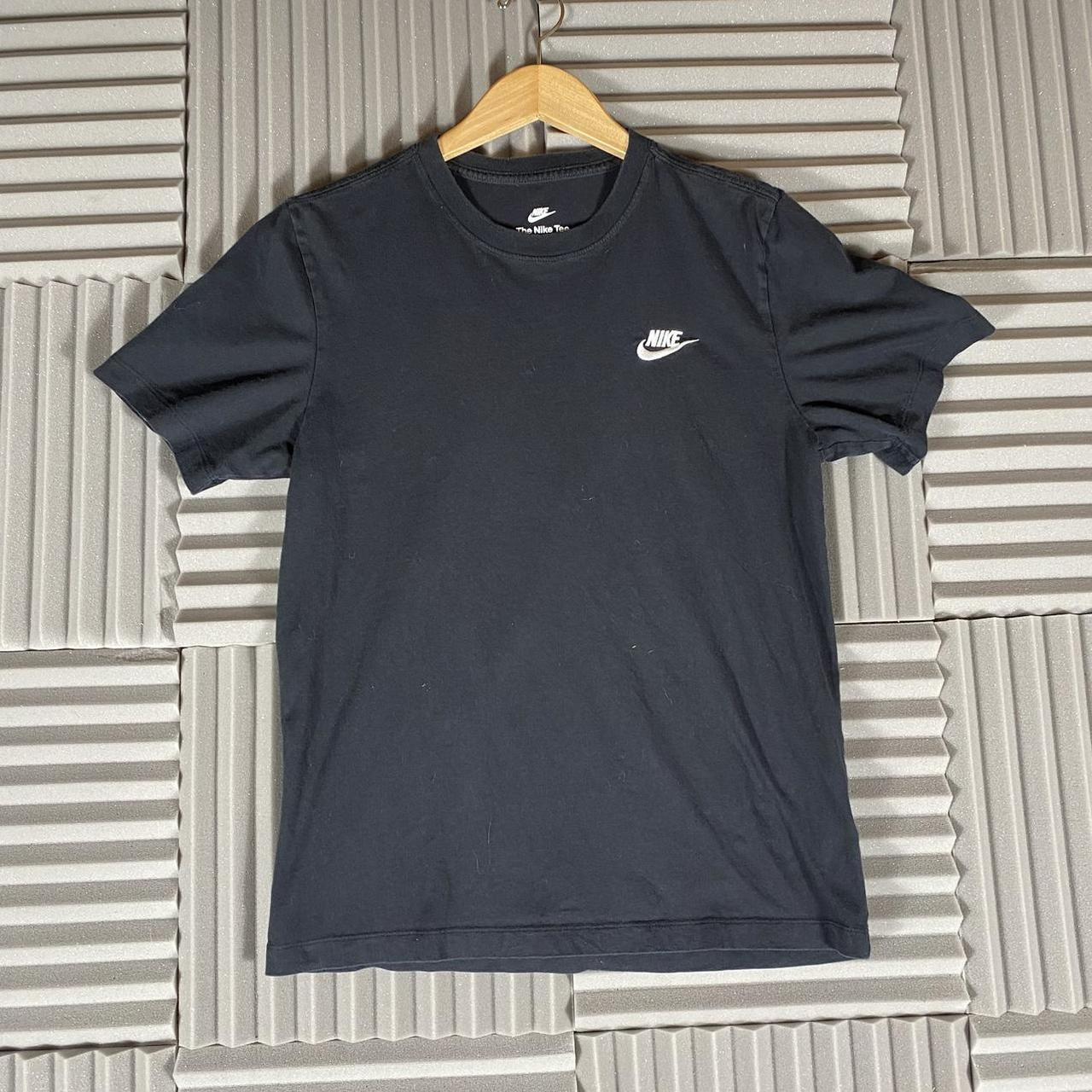 Nike Men's White and Black T-shirt | Depop