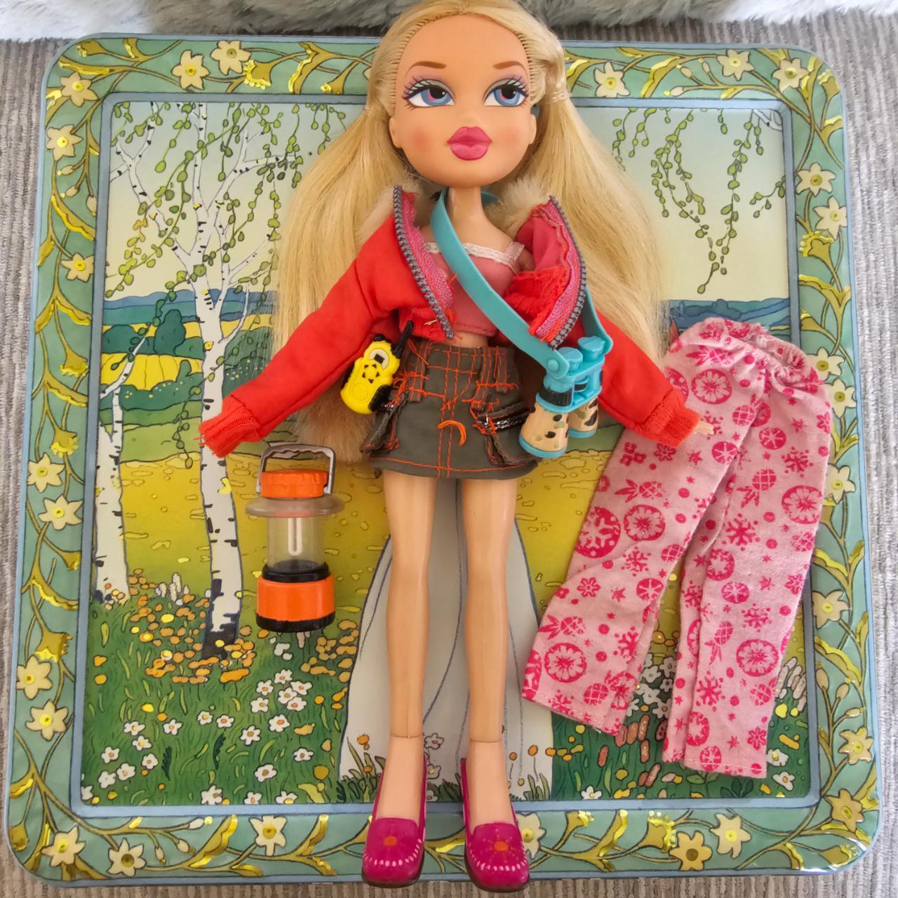 Bratz Campfire online Cloe w/accessories—Very Pretty