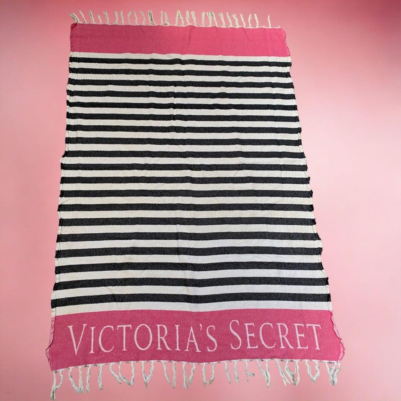 Victoria's Secret Beach Tote Bag Smoke free home - Depop
