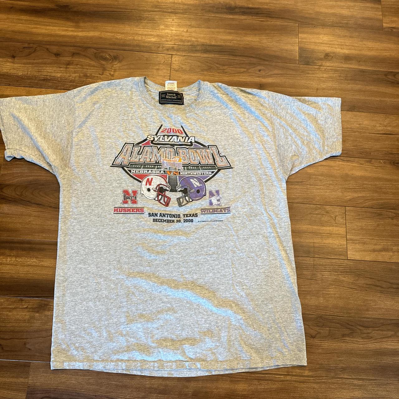 Vintage 00s Alamo bowl college football graphic tee... - Depop