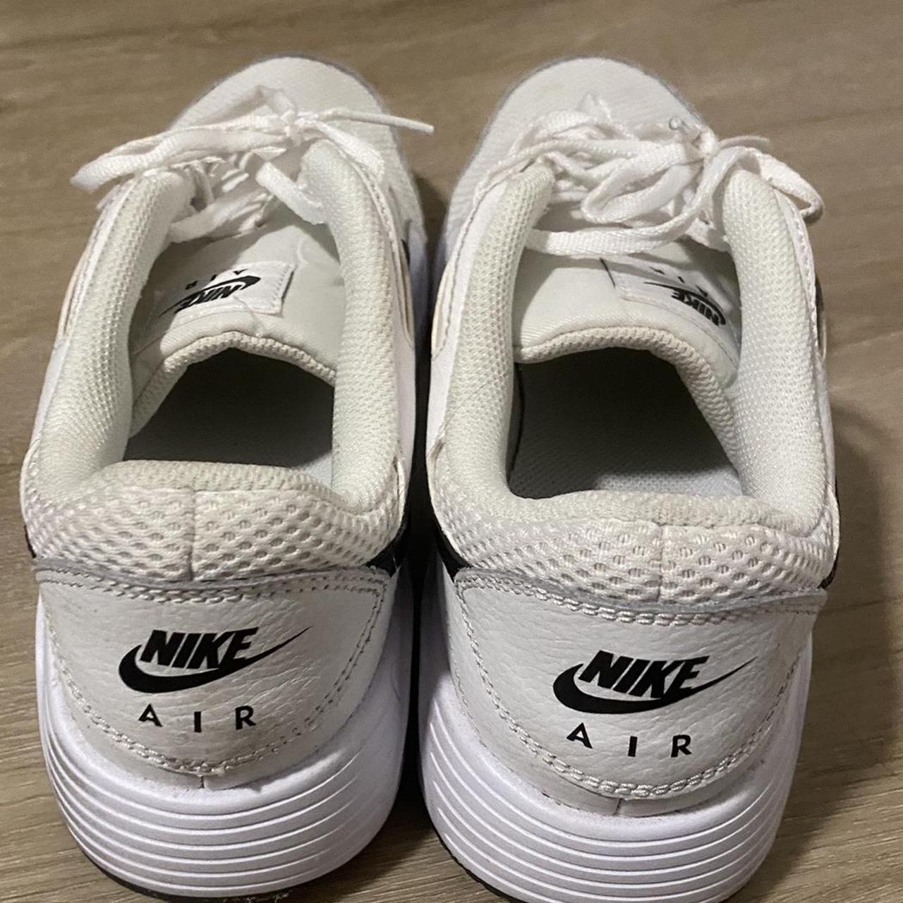 Nike Women's Black and White Trainers | Depop