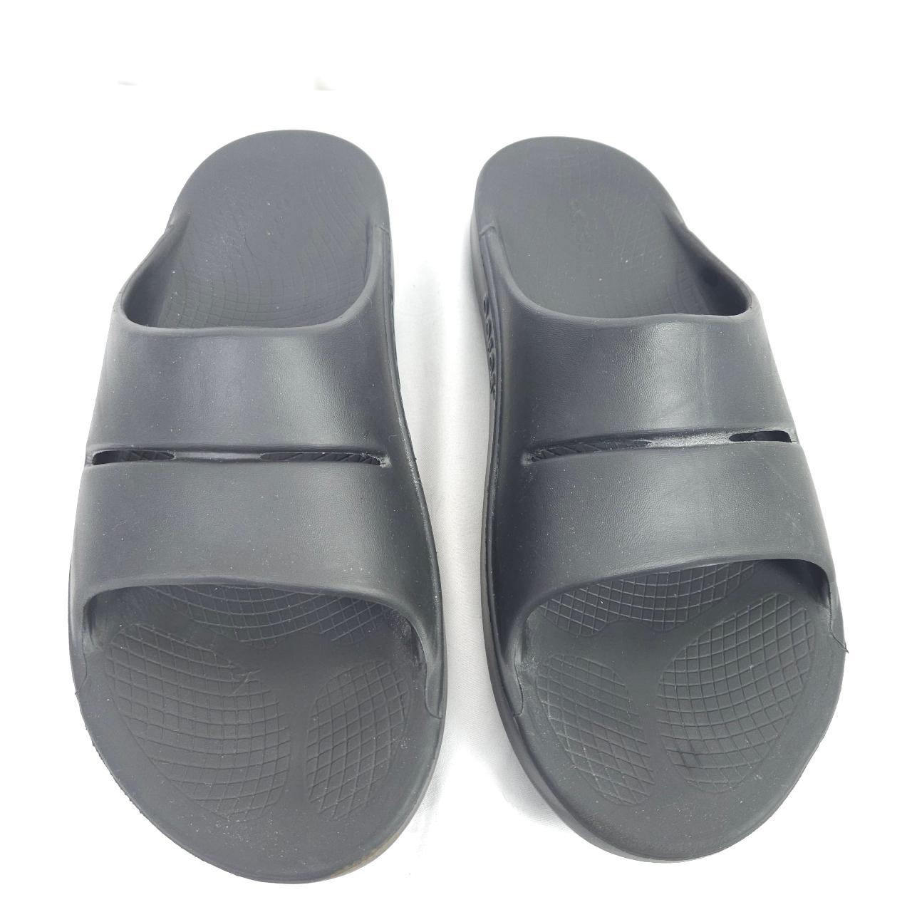 oofos men's slides