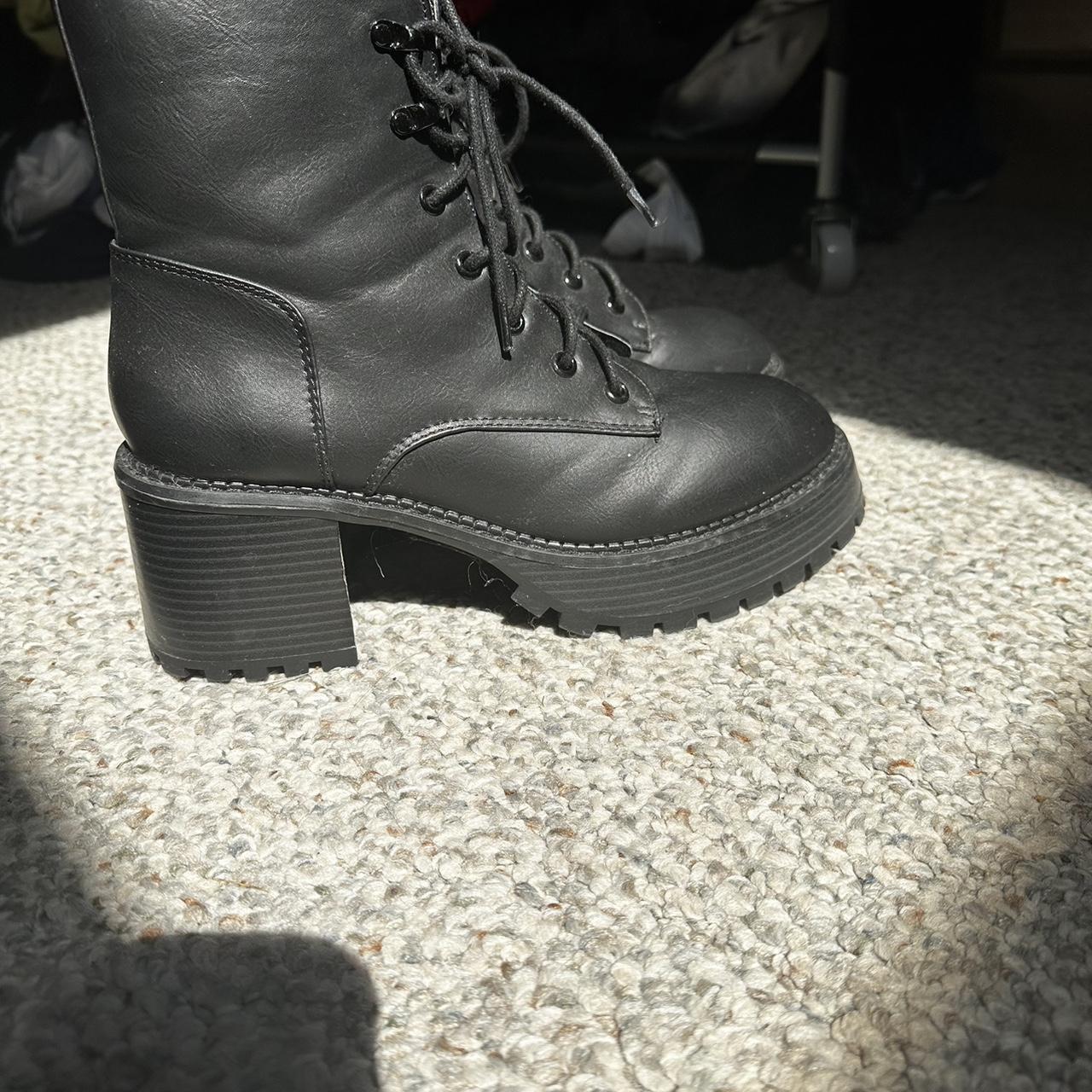 Mia store black boots