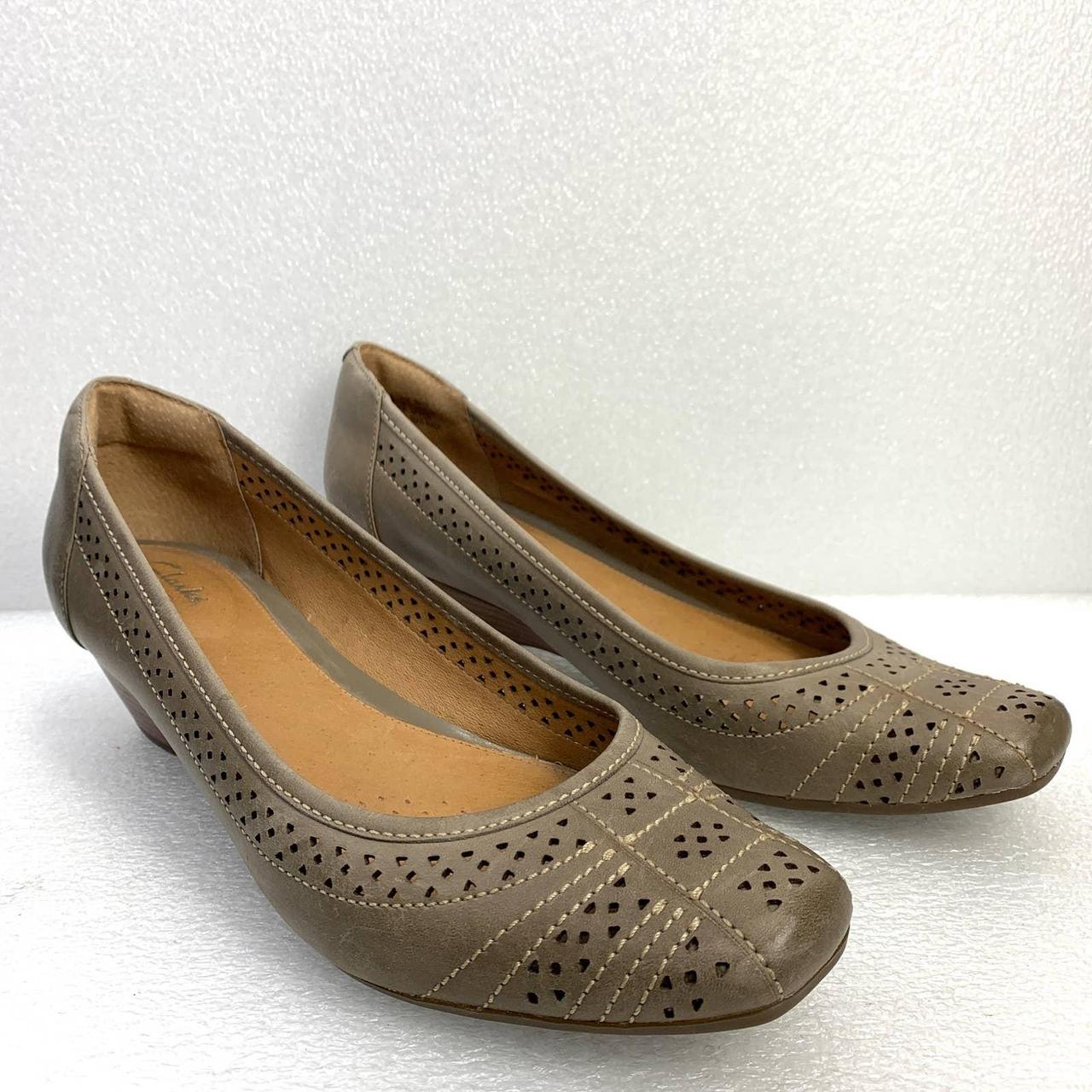 Clarks gold hot sale pumps