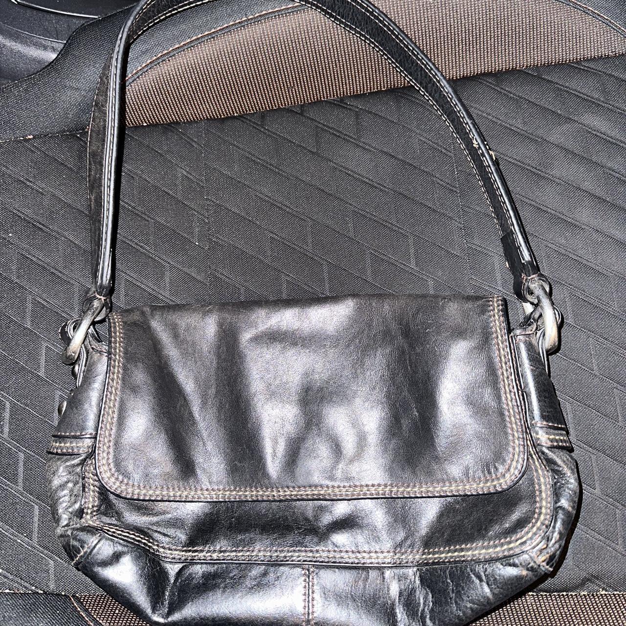 Vintage fossil black shoulder bag it has no stains.... - Depop