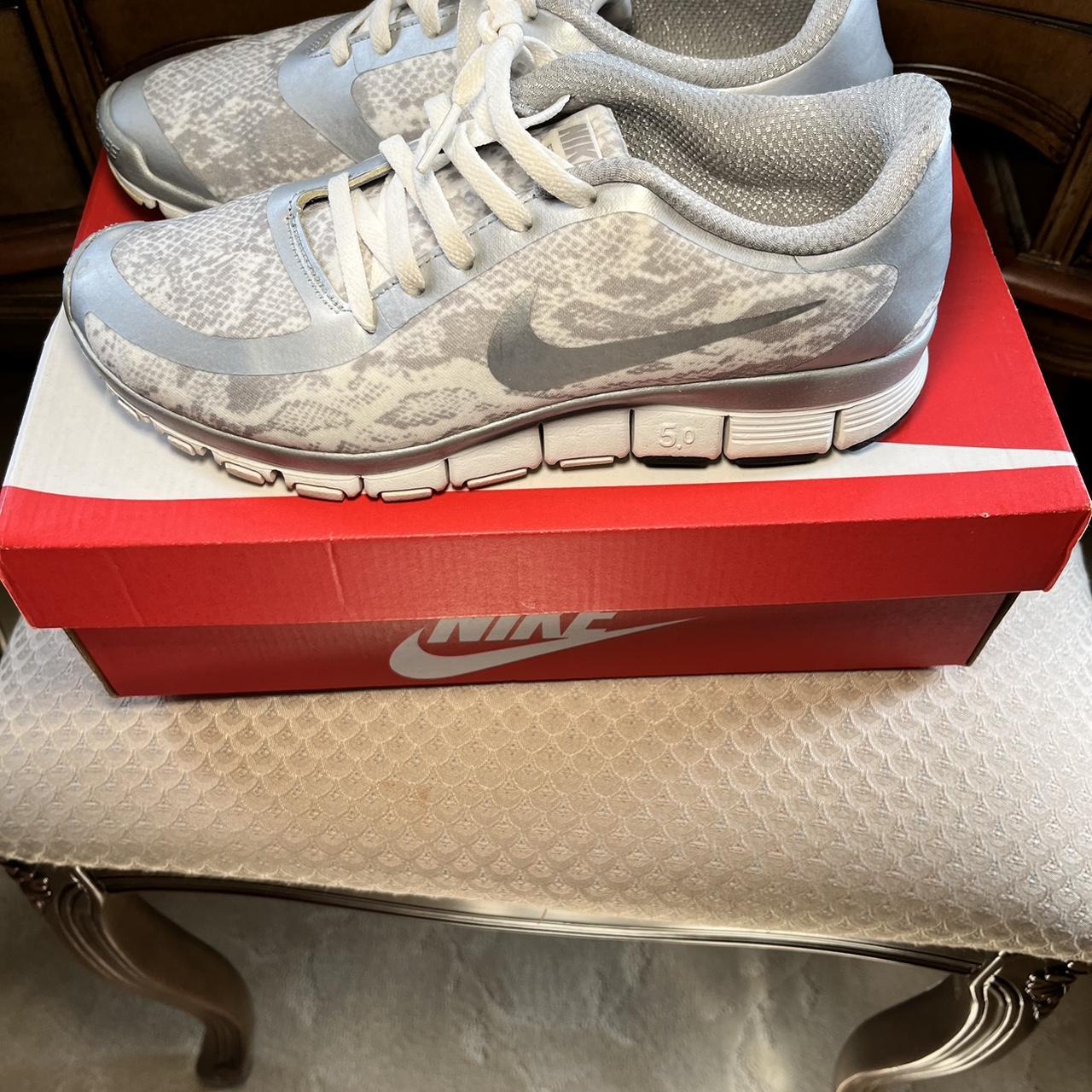 Nike free 5.0 hot sale v4 womens silver