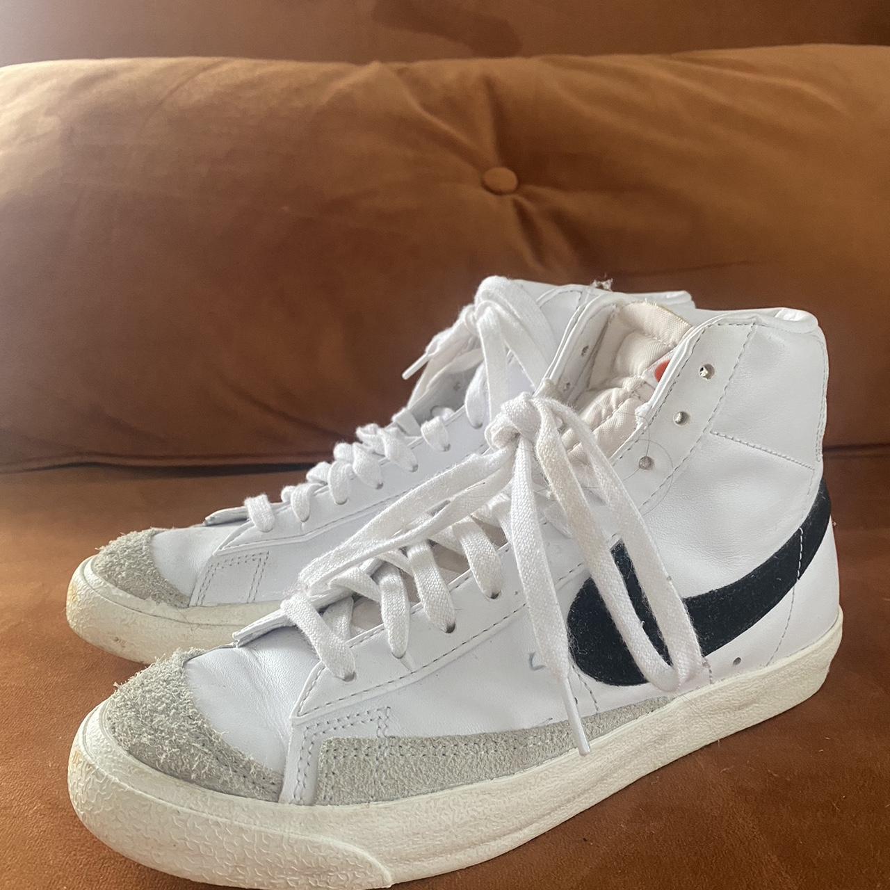 Nike Women's White and Black Trainers | Depop