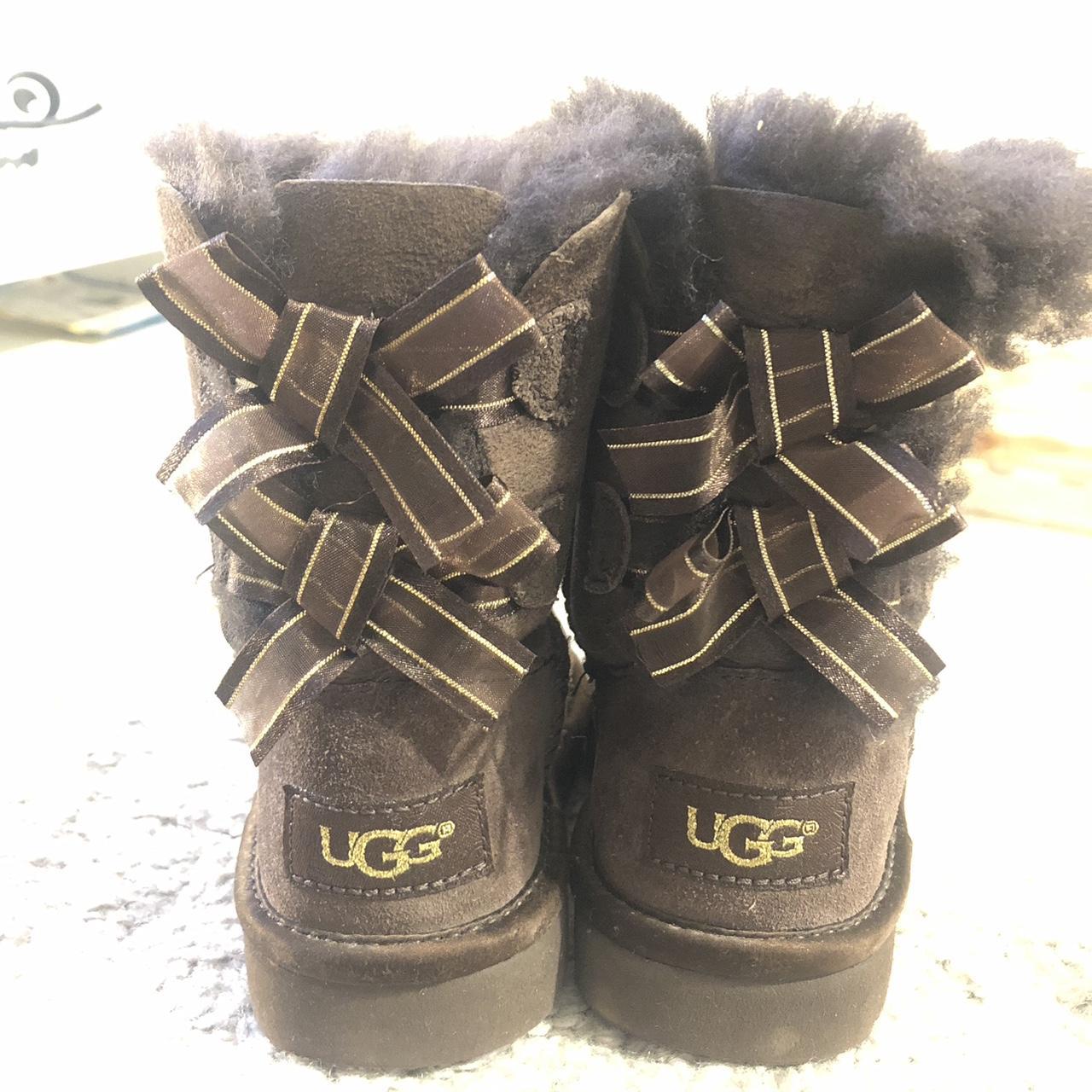 Chocolate brown shop uggs with bows