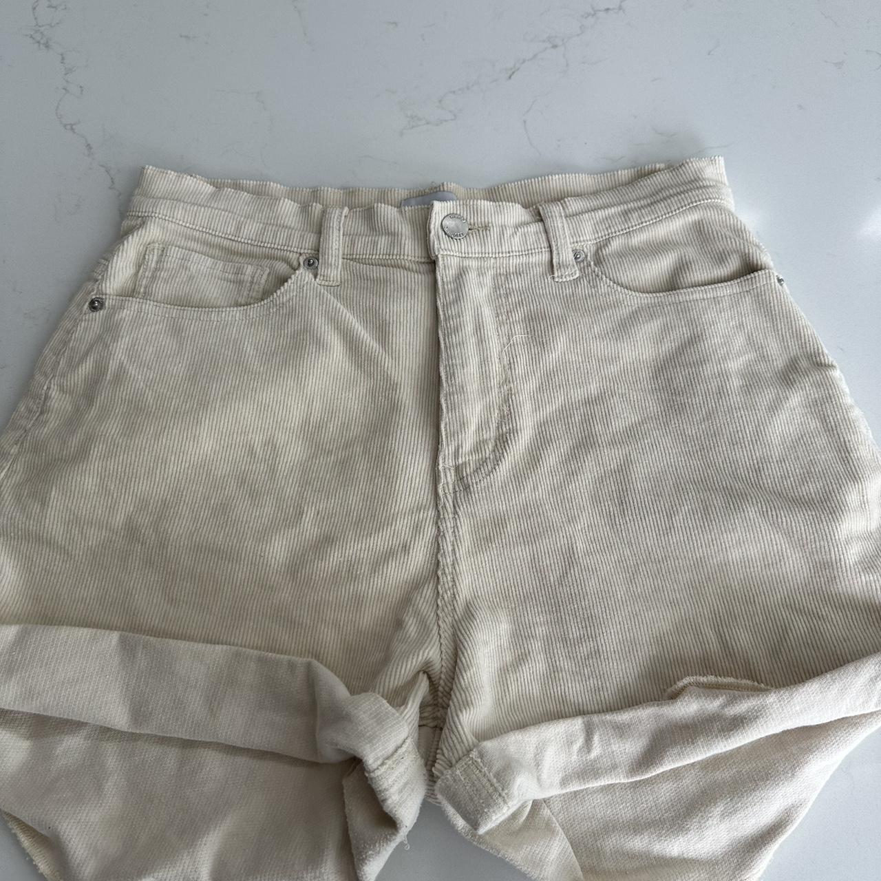 Ghanda corduroy shorts - Depop