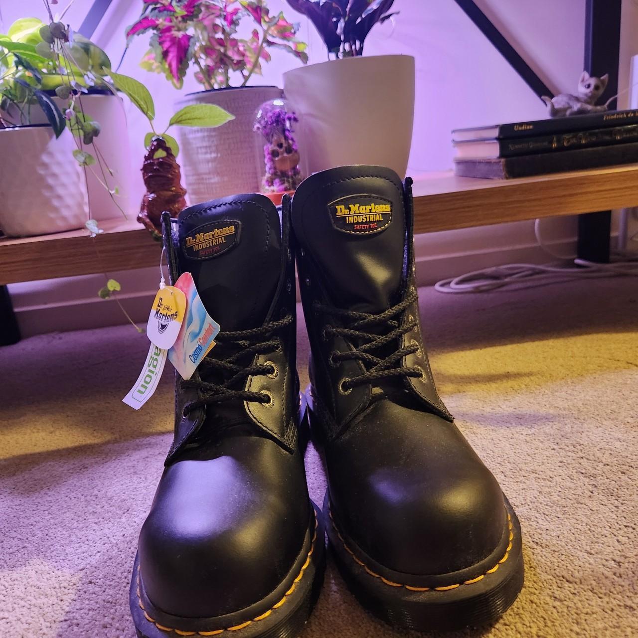 1460 slip resistant doc martens best sale