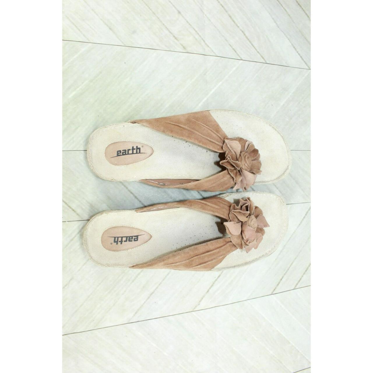 Earth Rose 2 Women's Tan Suede Slip On Casual Thong... Depop