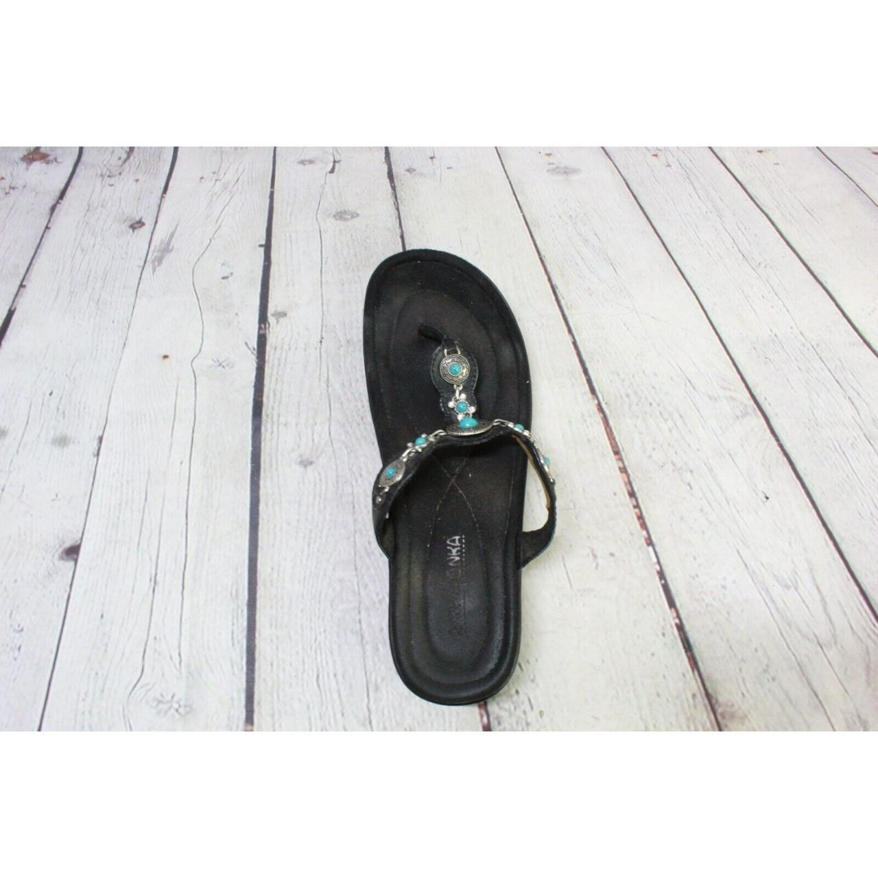 Minnetonka on sale black sandals