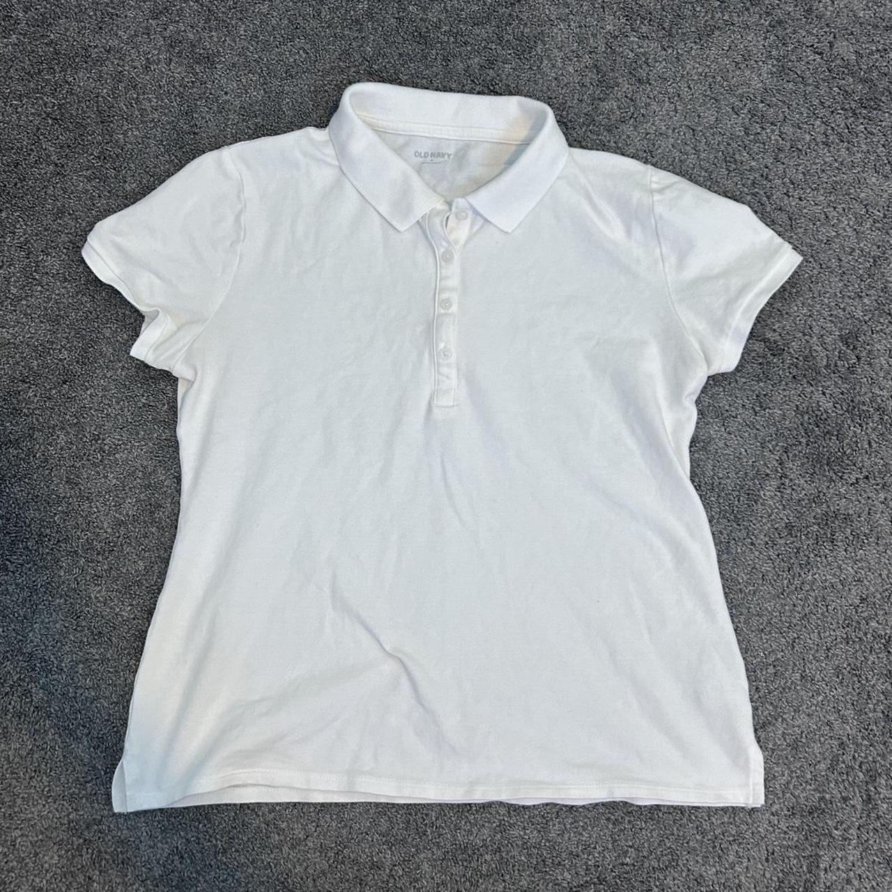 White Old Navy polo 9 10 This shirt is in good