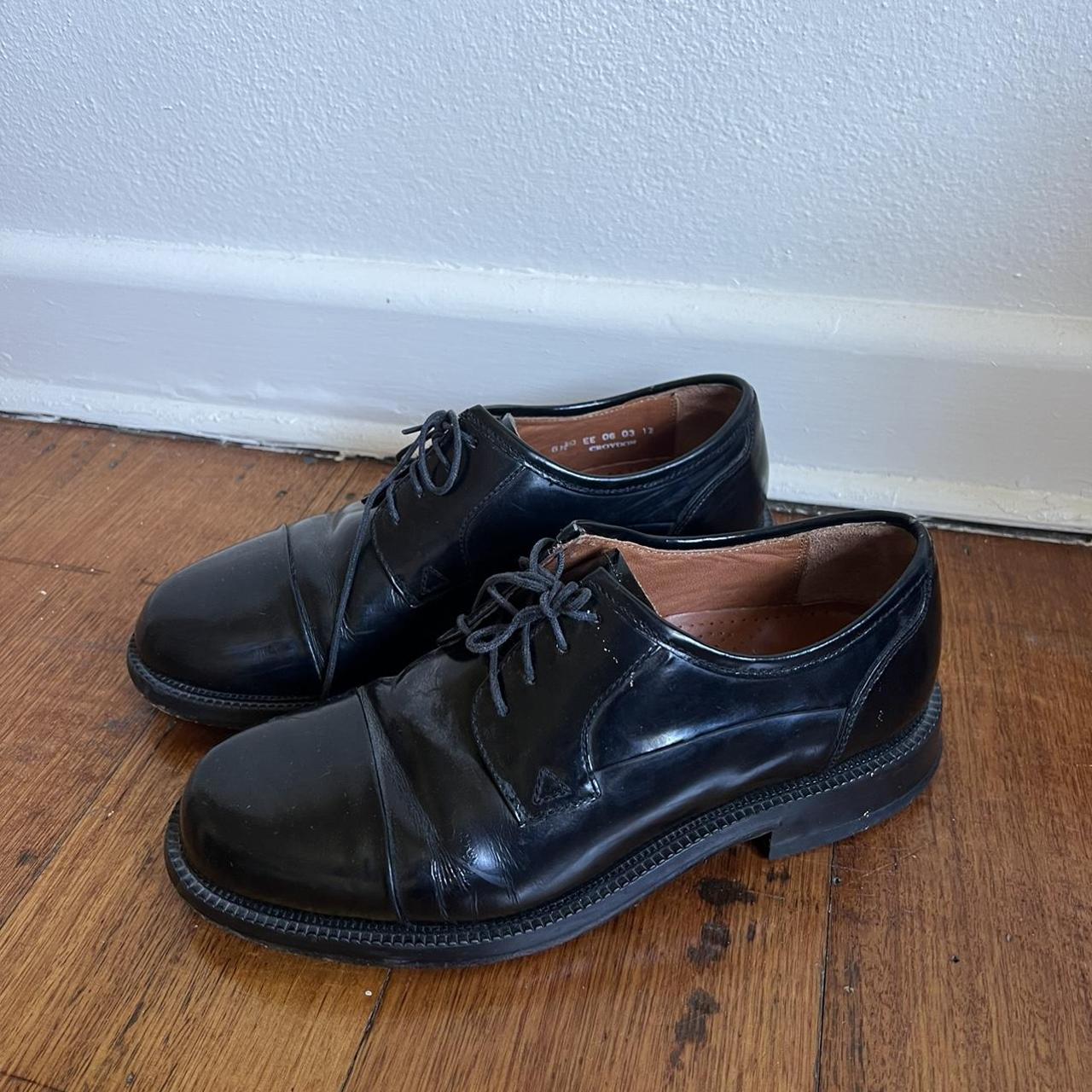 Real leather shoes in size 9 vintage - Depop