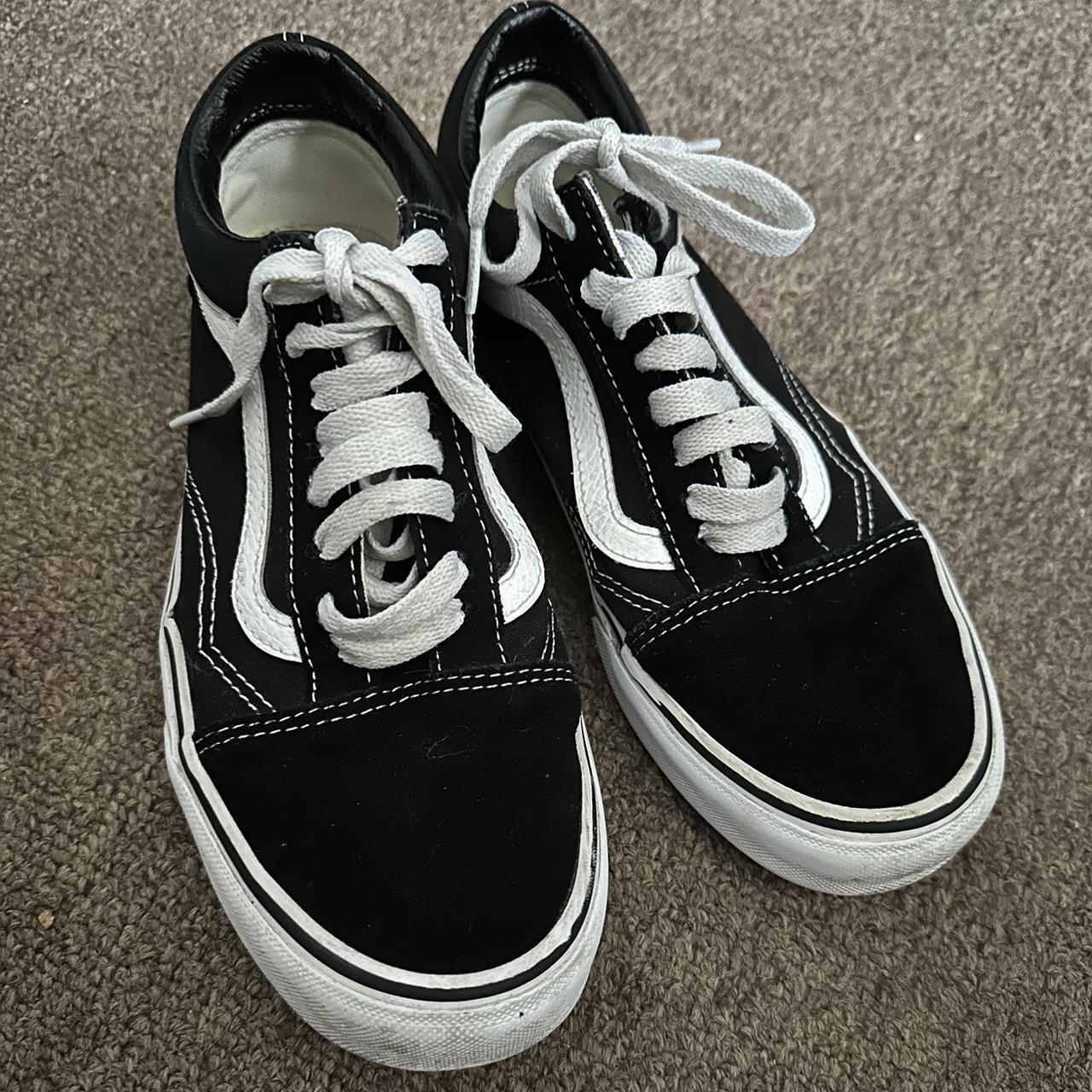 Vans Women's Sneakers Black/White US – Old Skool Black and