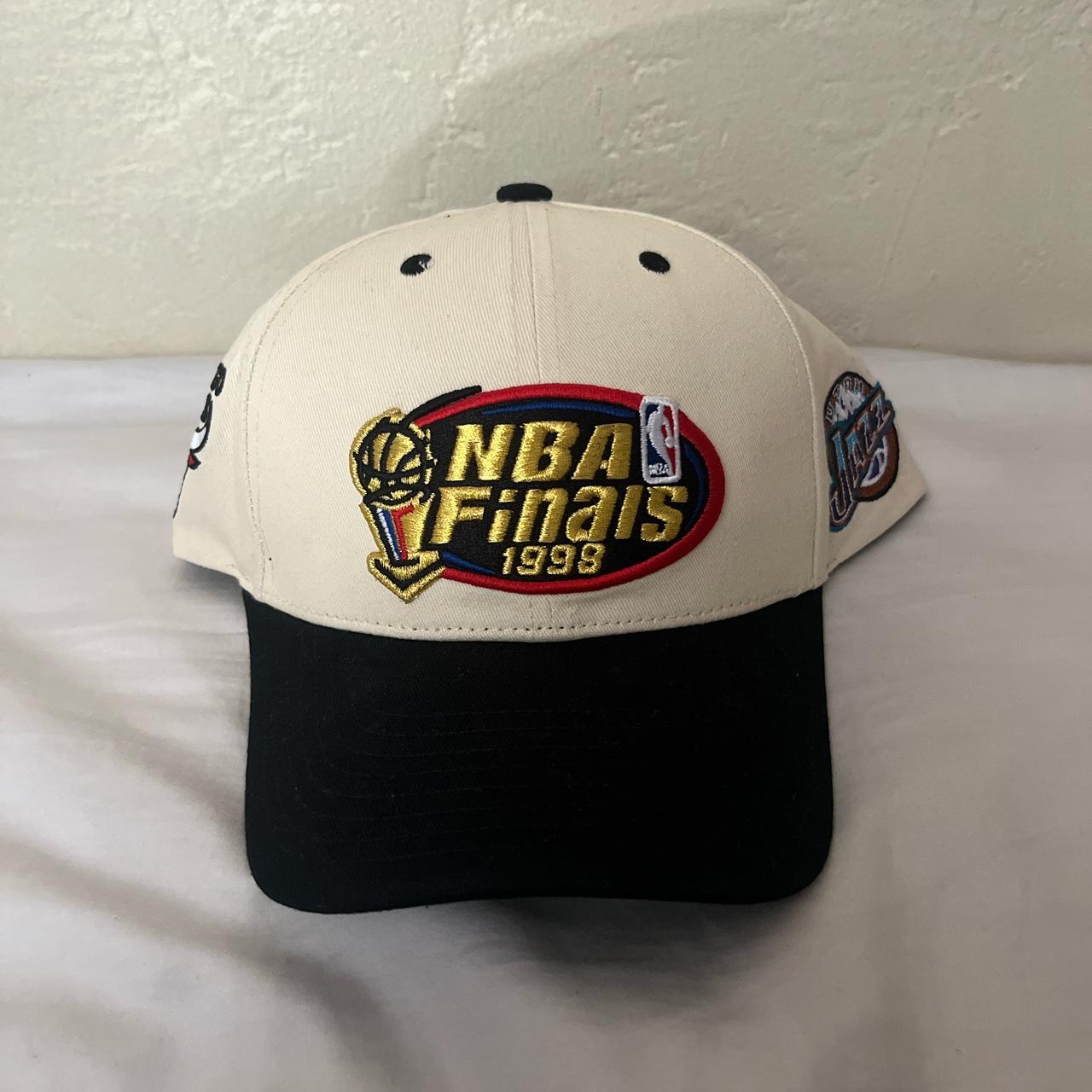 Mitchell & Ness Men's Hat | Depop