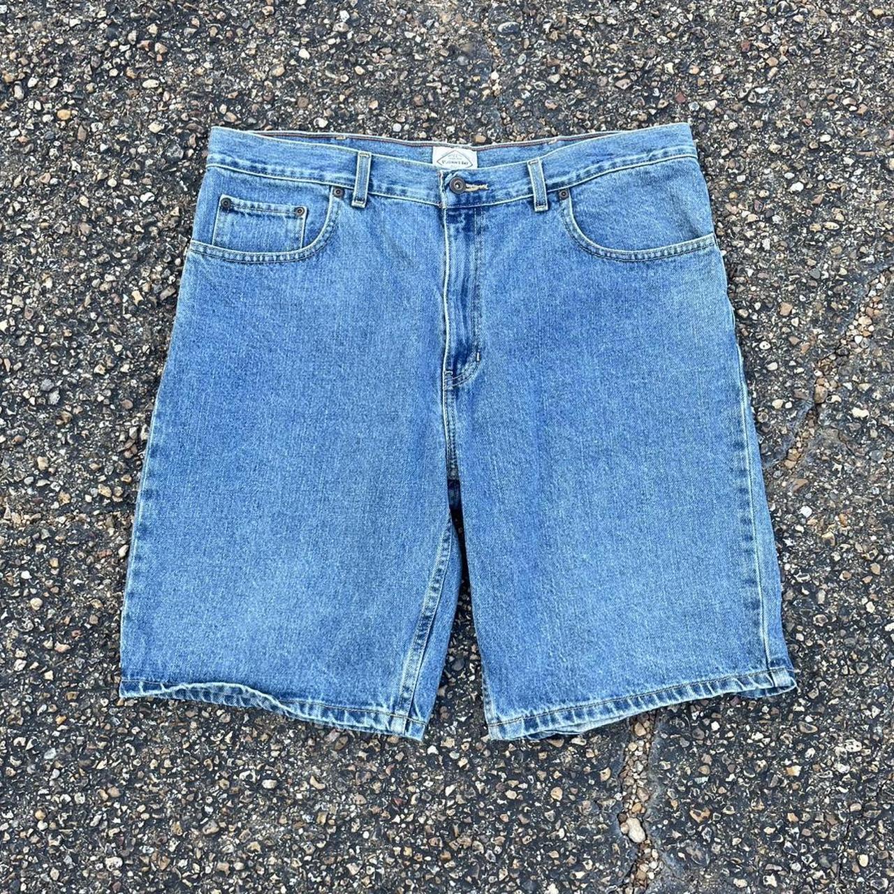 item listed by threadedddd