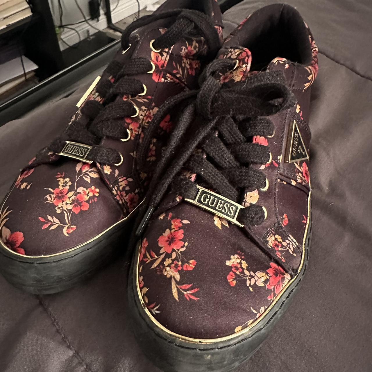 Vintage Guess low top shoes bought in 2018 size 9