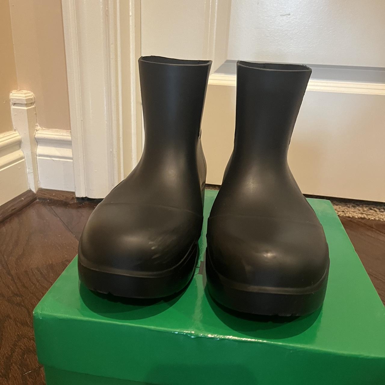 Bottega Veneta Black puddle boots - Depop