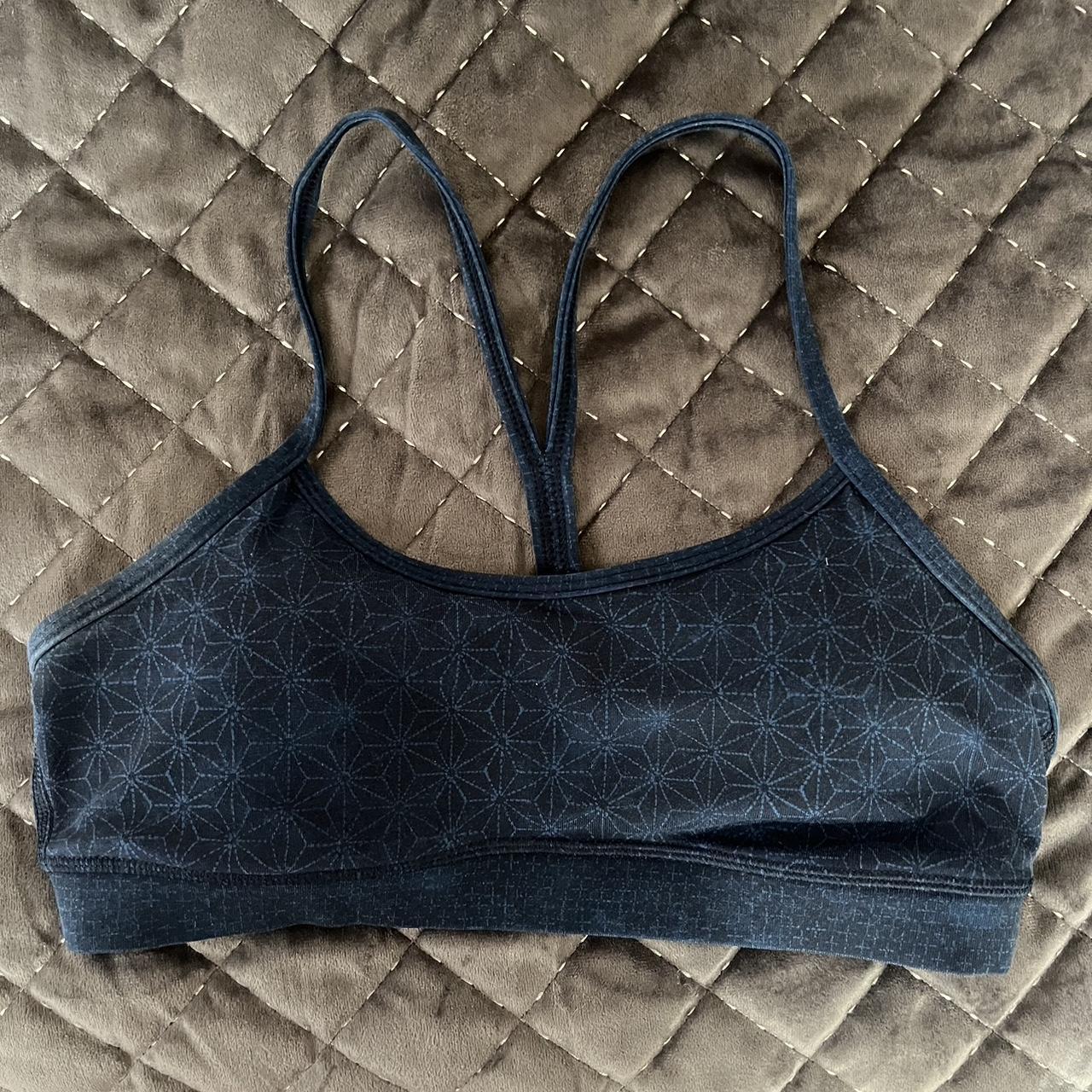 Lululemon power y blue bra in size 6. I love love - Depop