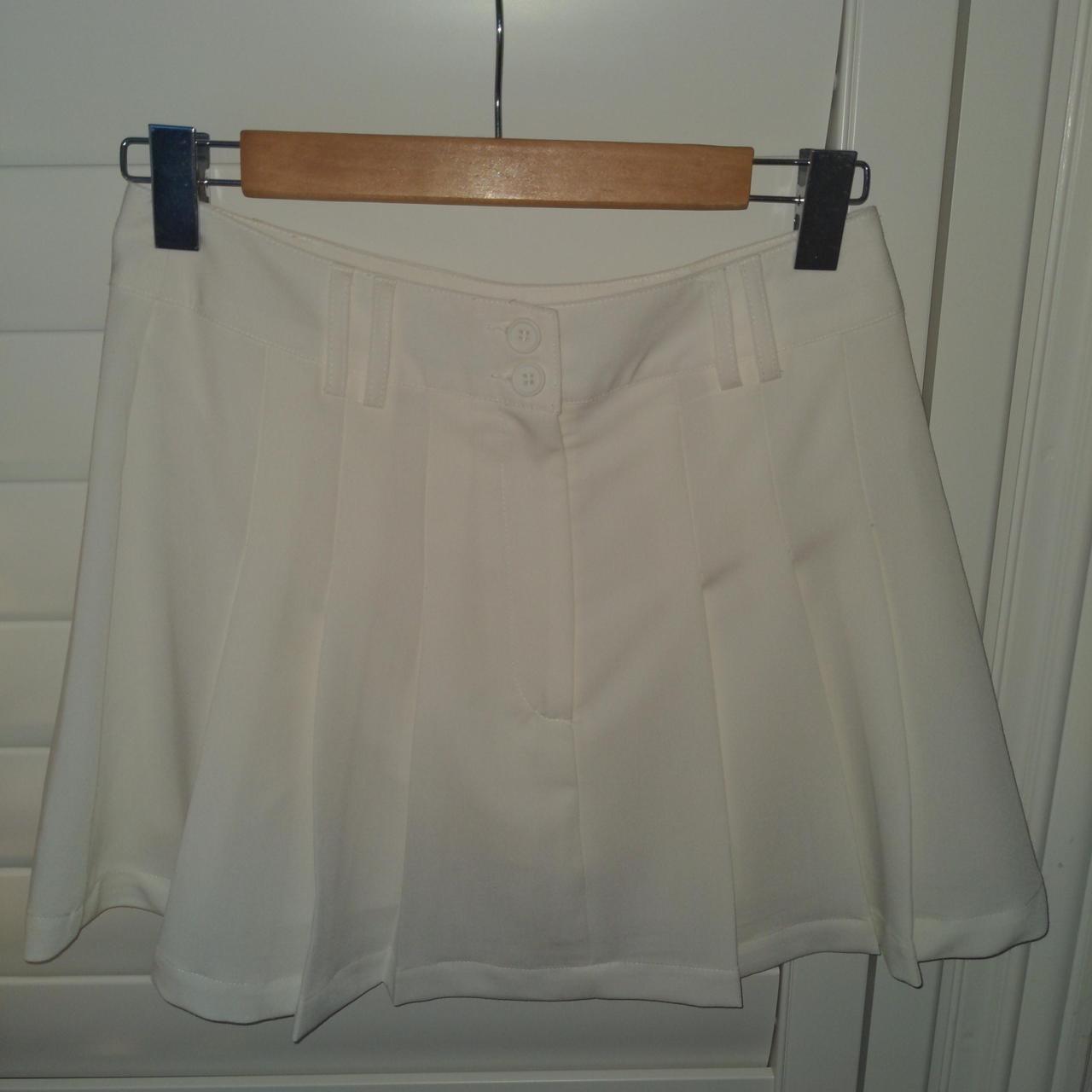 Glassons white tennis skirt size 8, never been worn... - Depop