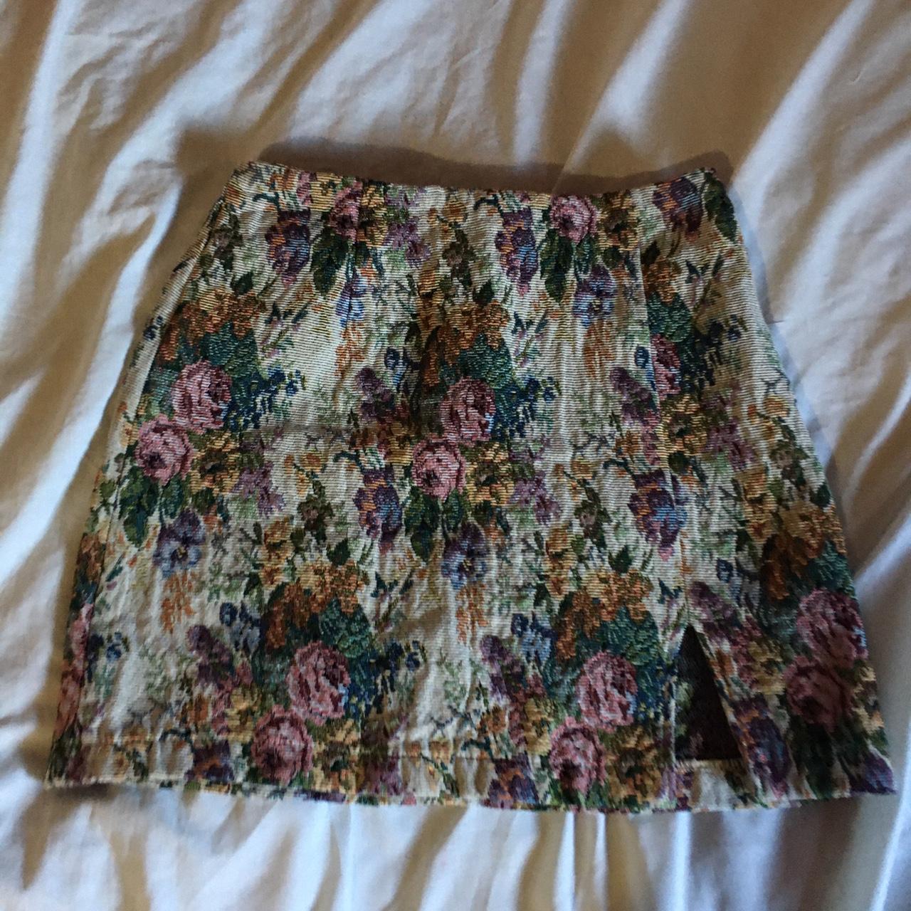 Floral Skirt 🌸 Size : 4 Measurements Waist 28 In - Depop