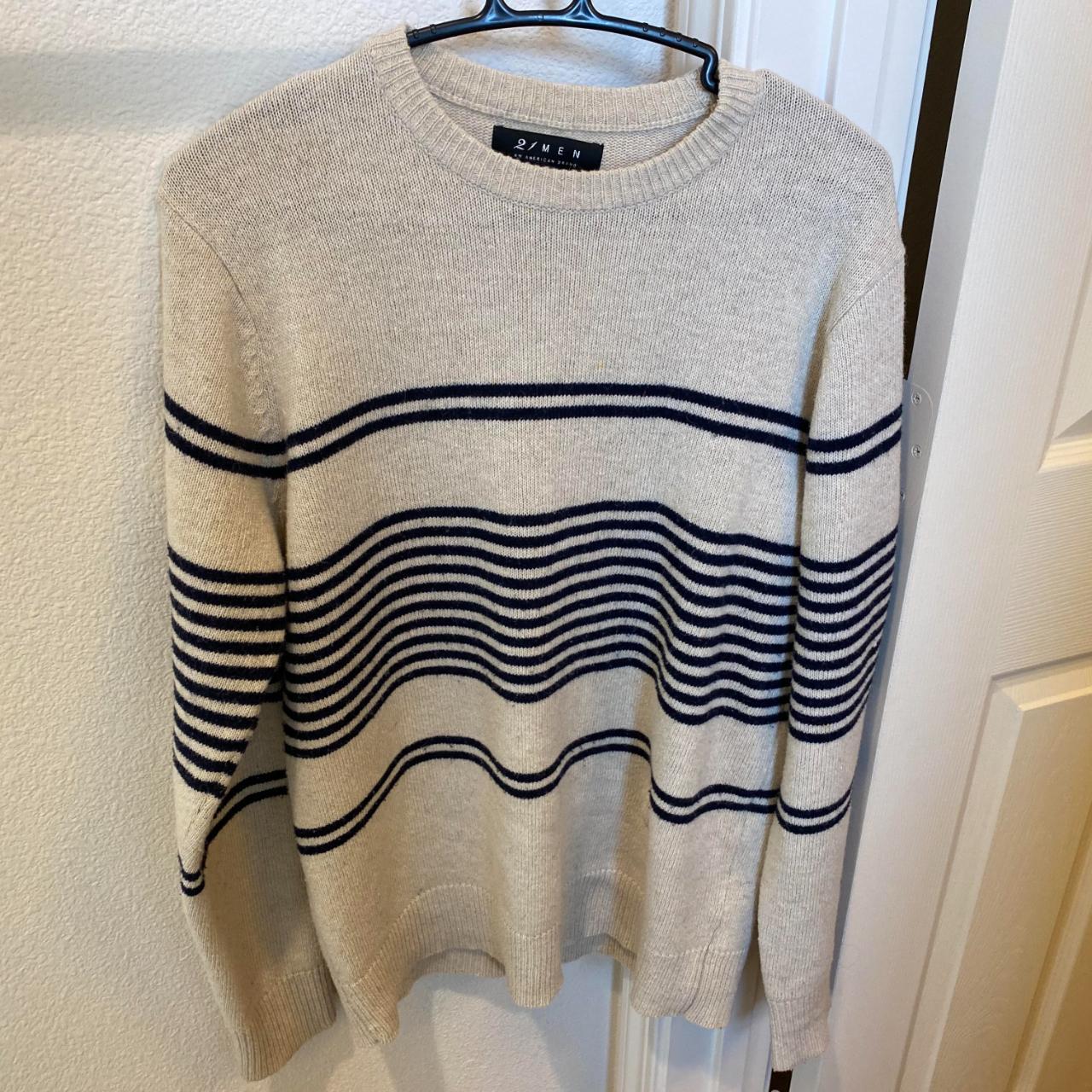 Forever 21 Men Crewneck Sweater Size Medium - Depop