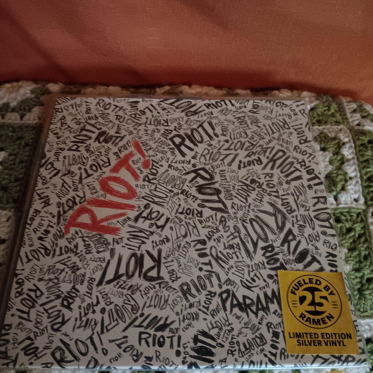 Popular Paramore Riot! White Vinyl