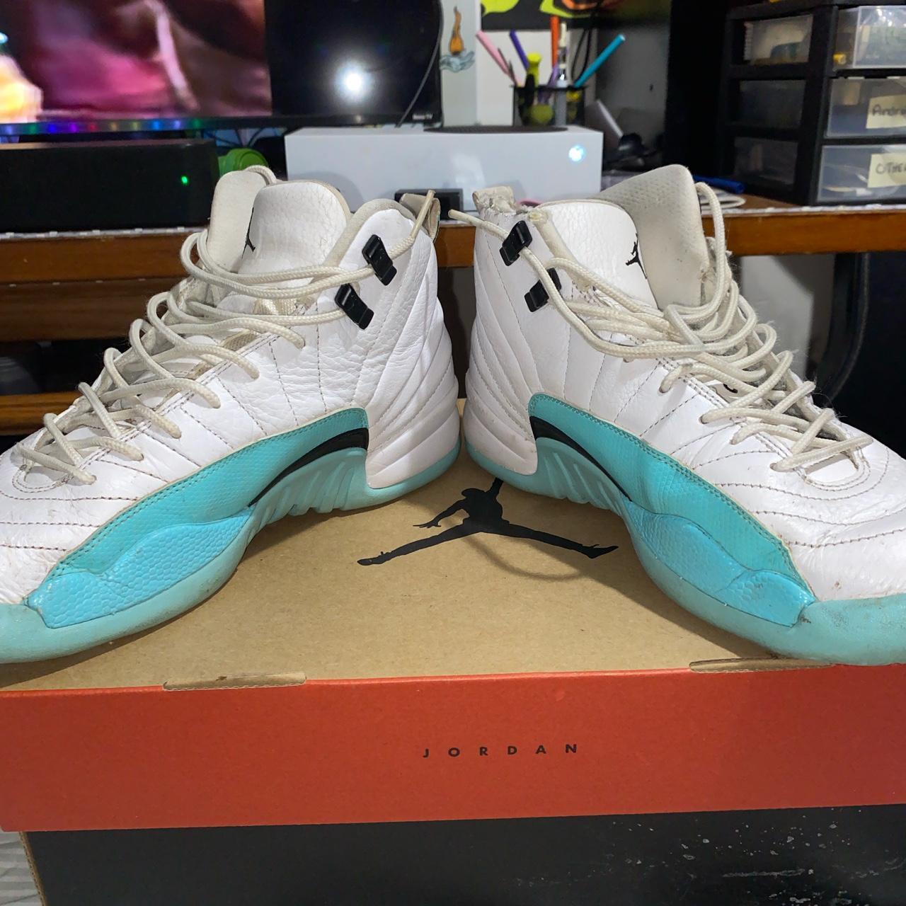 Air jordan hotsell 12 retro aqua