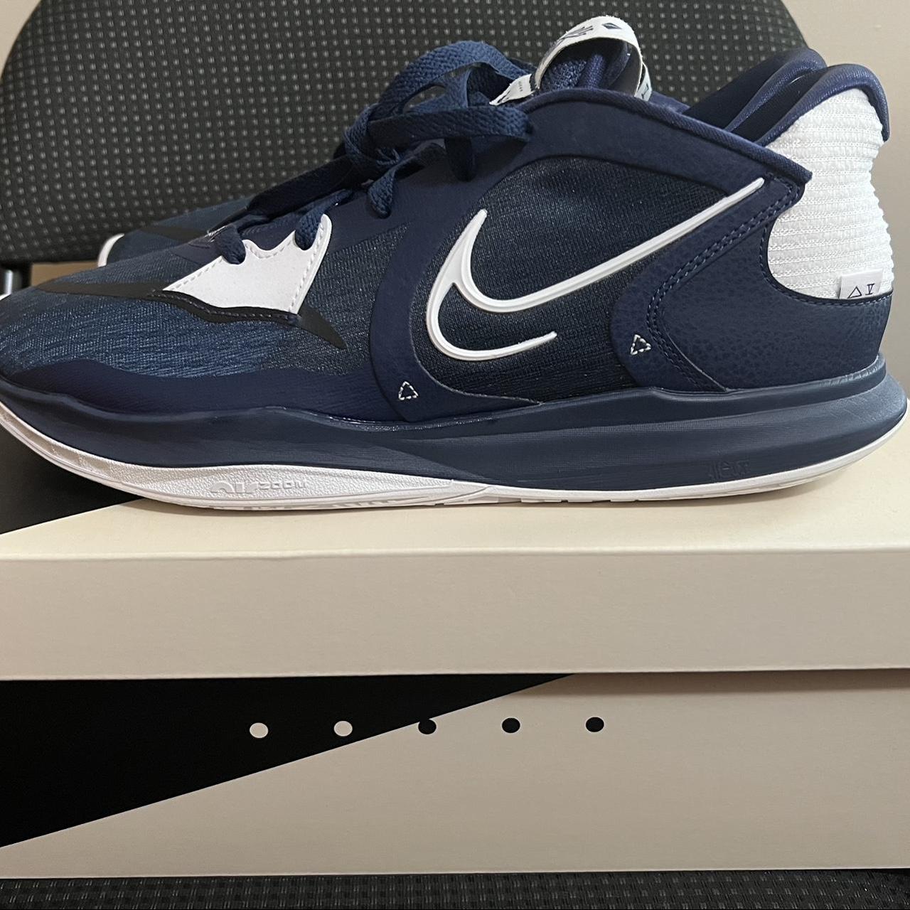 Nike Mens Kyrie Low 5 (Team) Basketball Shoes (White