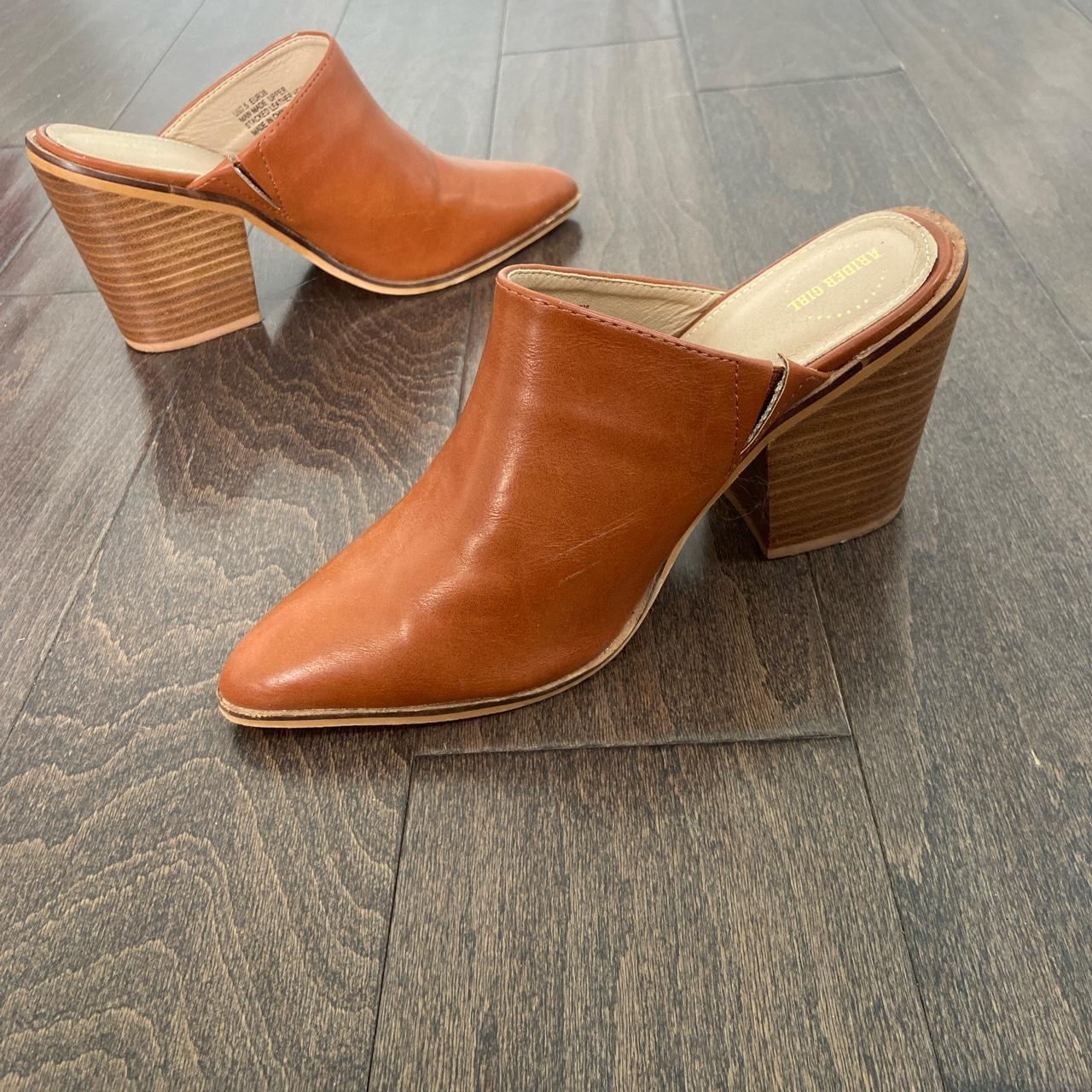 Frye Women's Tan Mules Depop