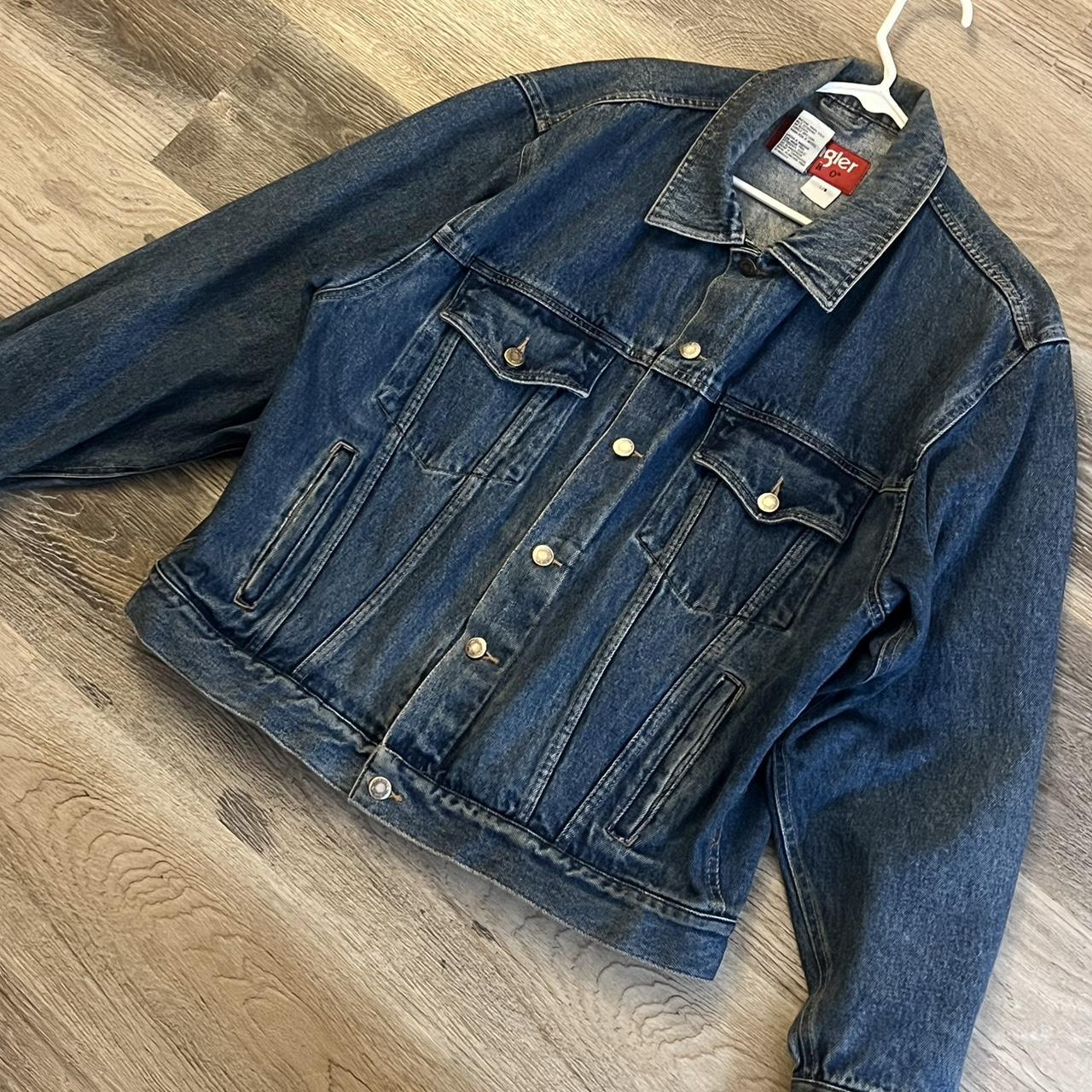 item listed by leyahtings