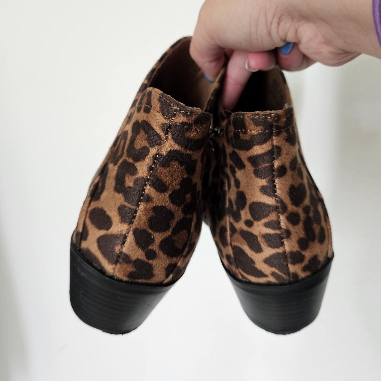 Kohl's Women's Black and Brown Boots Depop