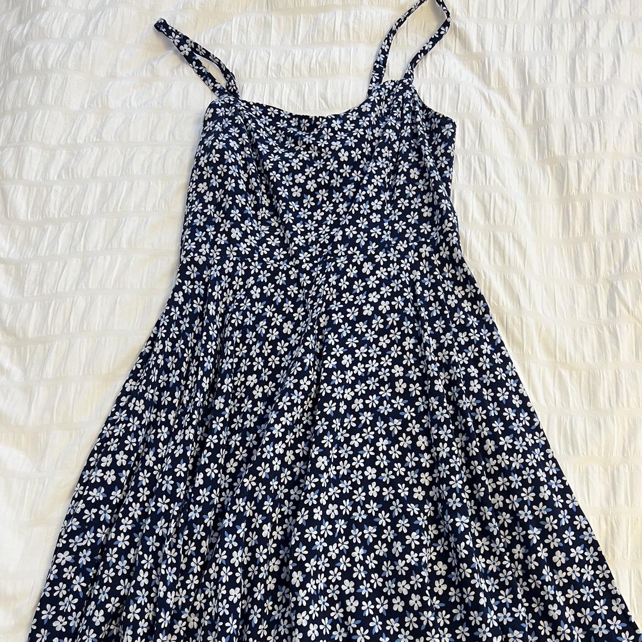 Old Navy Women's Navy and White Dress | Depop