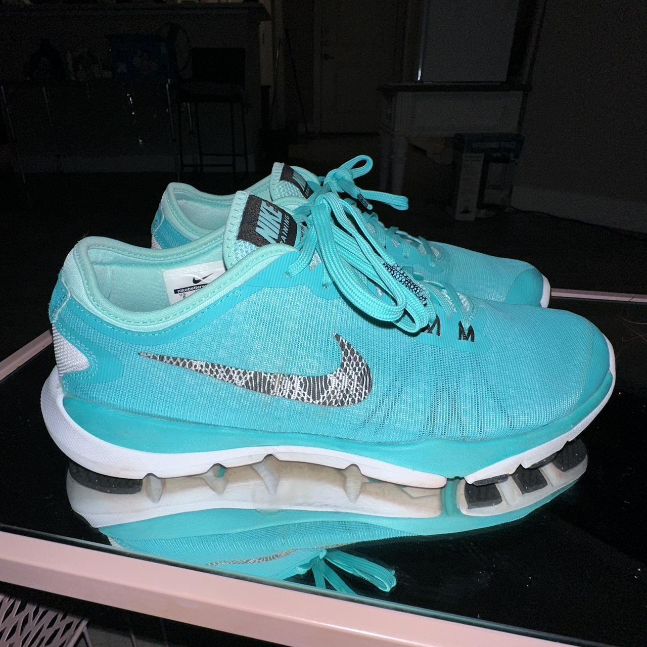 ladies blue nike shoes