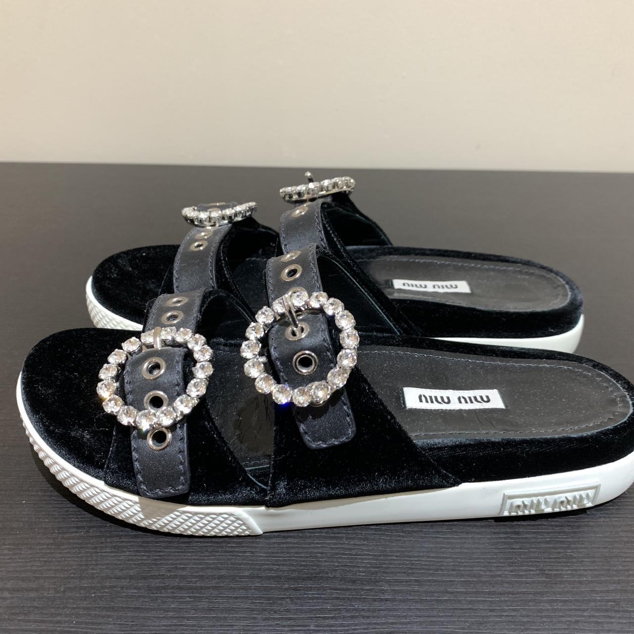 サンダル・ミュール MIU MIU VISCOSE SANDALS Miu Miu ラフィア サンダル | ニュートラル | FARFETCH JP