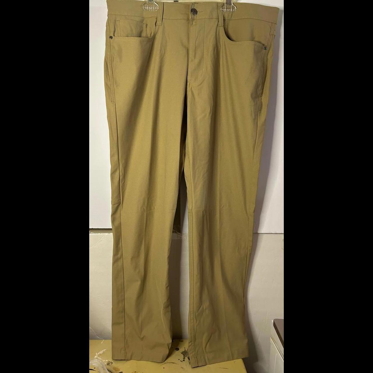 Very nice mens casual pants. Made by Swiss Tech. Depop