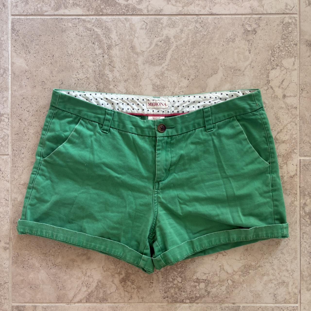 Women's Shorts Green 10 – Green shorts with polka dot lining