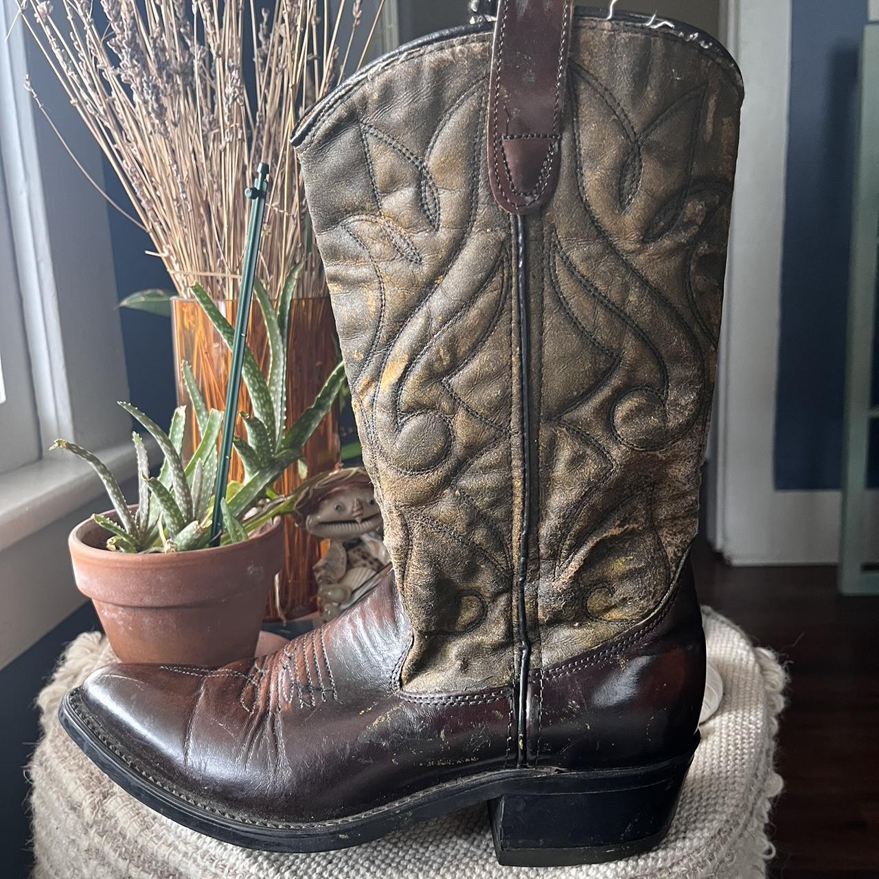 Vintage cowboy boots Size 6.5 pretty worn but