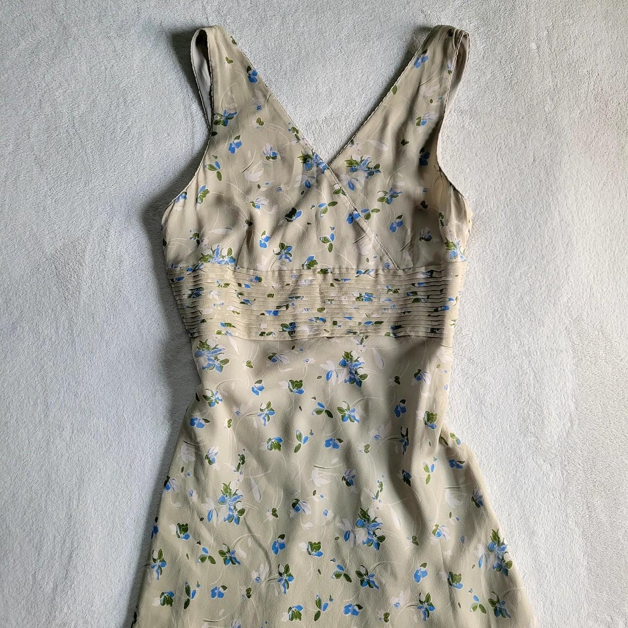 Jaclyn Smith Y2K sage floral midi dress. V-neck and... - Depop