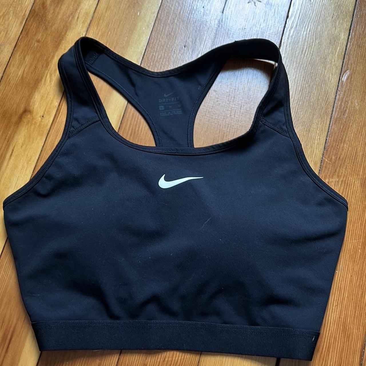 XL Nike bra, great condition, pads included - Depop