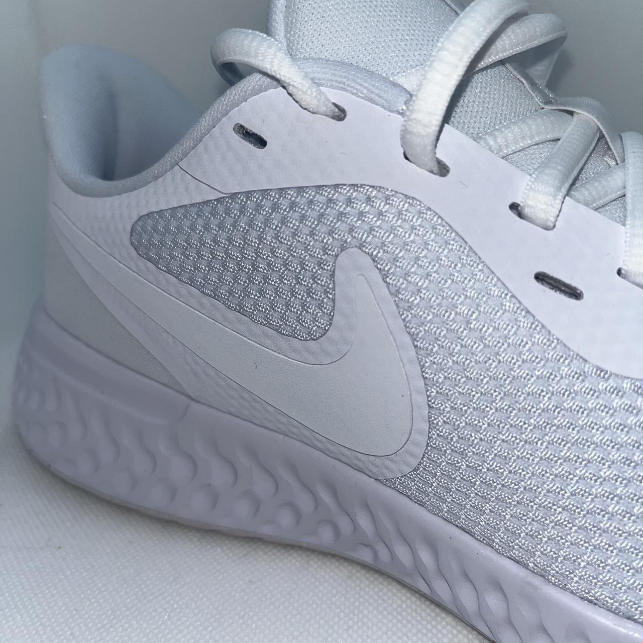 revolution 5 nike white